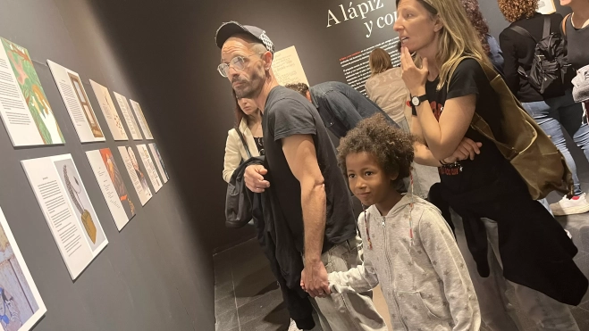 Inauguración de la exposición 'A lápiz y con sombrero' en homenaje a Javi Hernández en Huesca. Foto Mercedes Manterola Inauguración de la exposición 'A lápiz y con sombrero' en homenaje a Javi Hernández en Huesca. Foto Mercedes Manterola