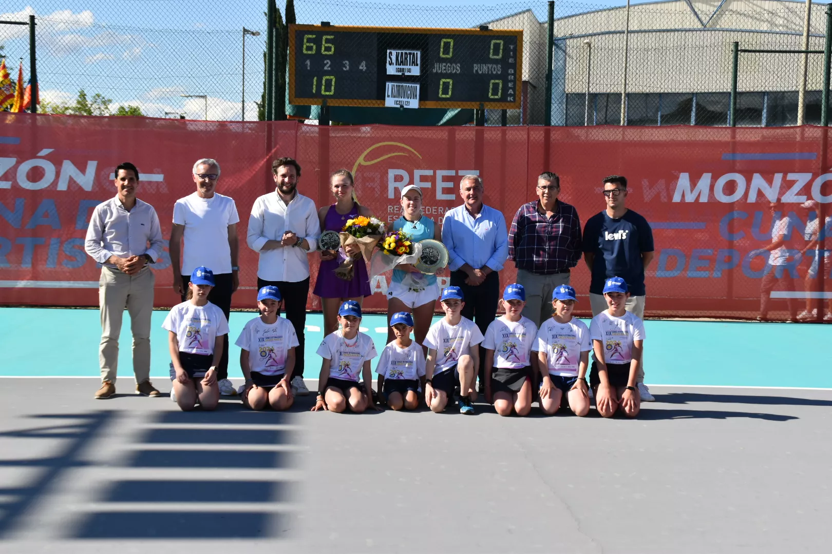 Foto de familia tras la final.