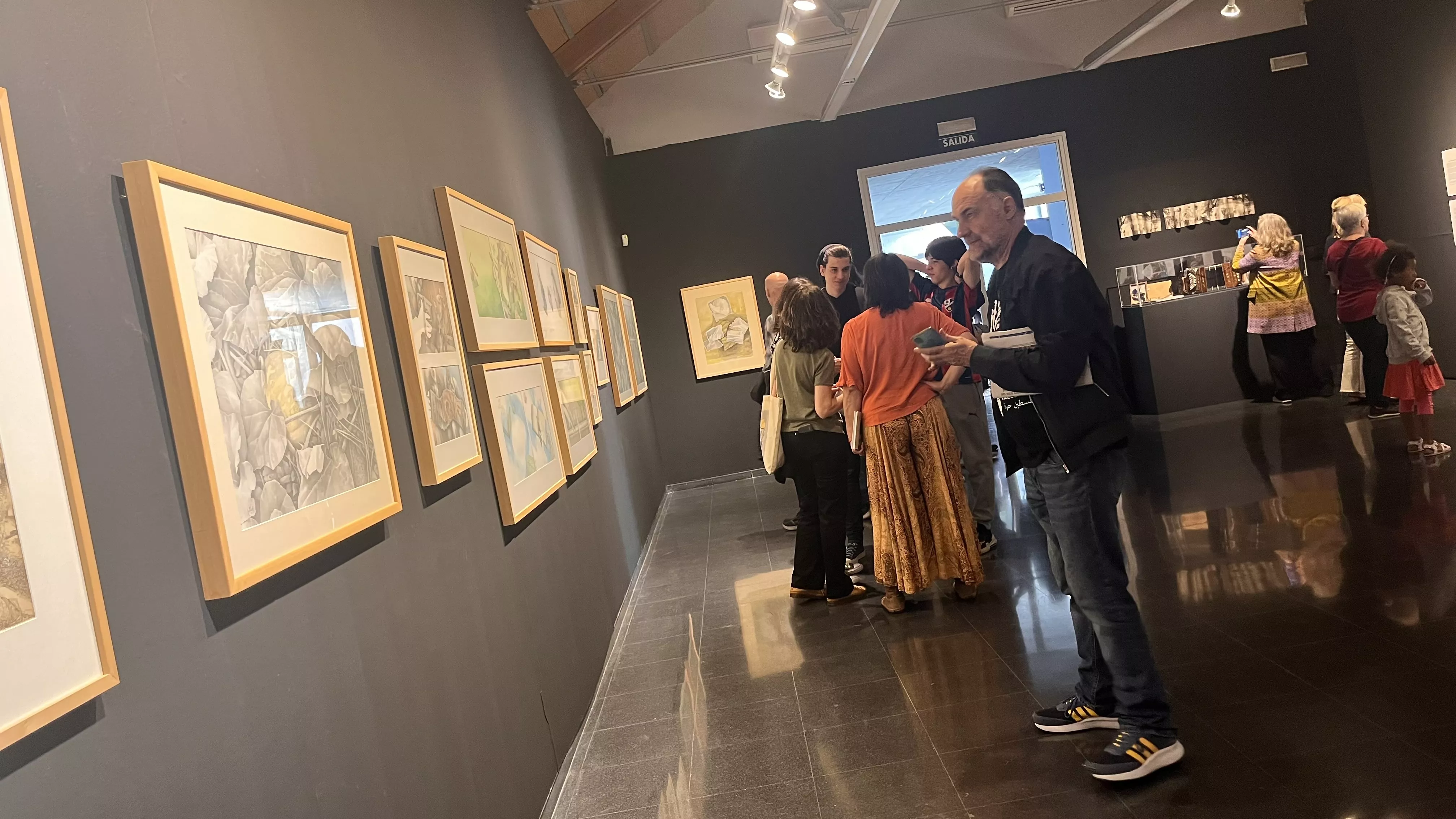  Inauguración de la exposición 'A lápiz y con sombrero' en homenaje a Javi Hernández en Huesca. Foto Mercedes Manterola