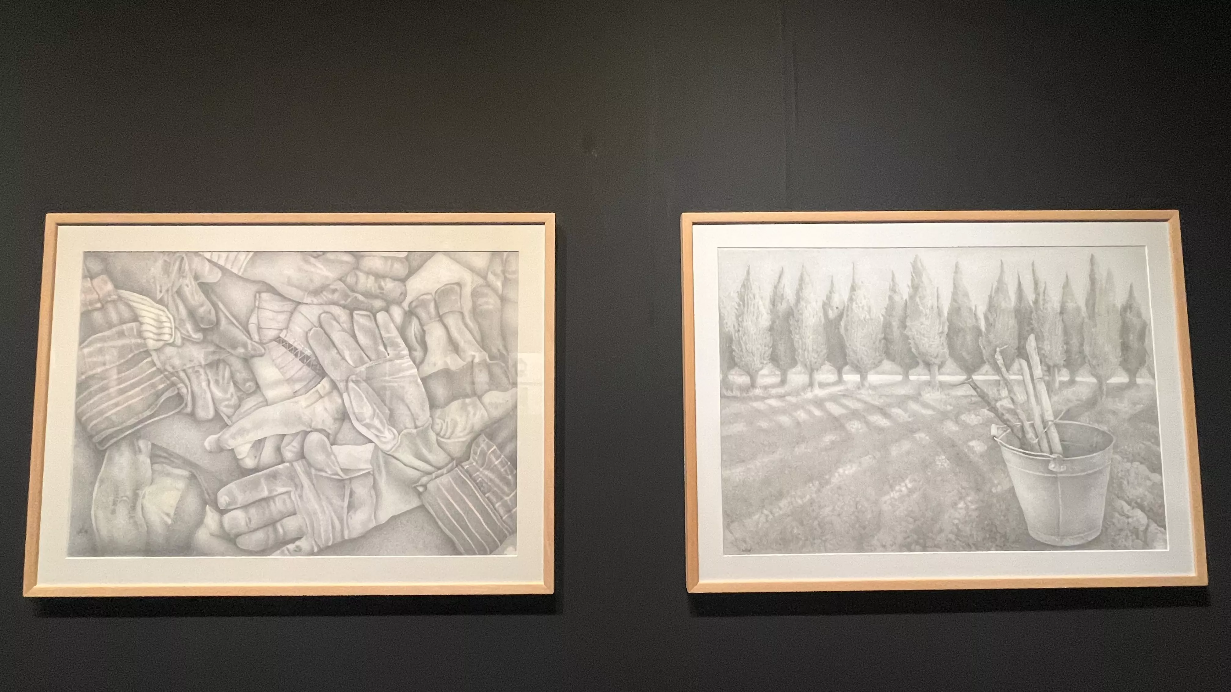  Inauguración de la exposición 'A lápiz y con sombrero' en homenaje a Javi Hernández en Huesca. Foto Mercedes Manterola