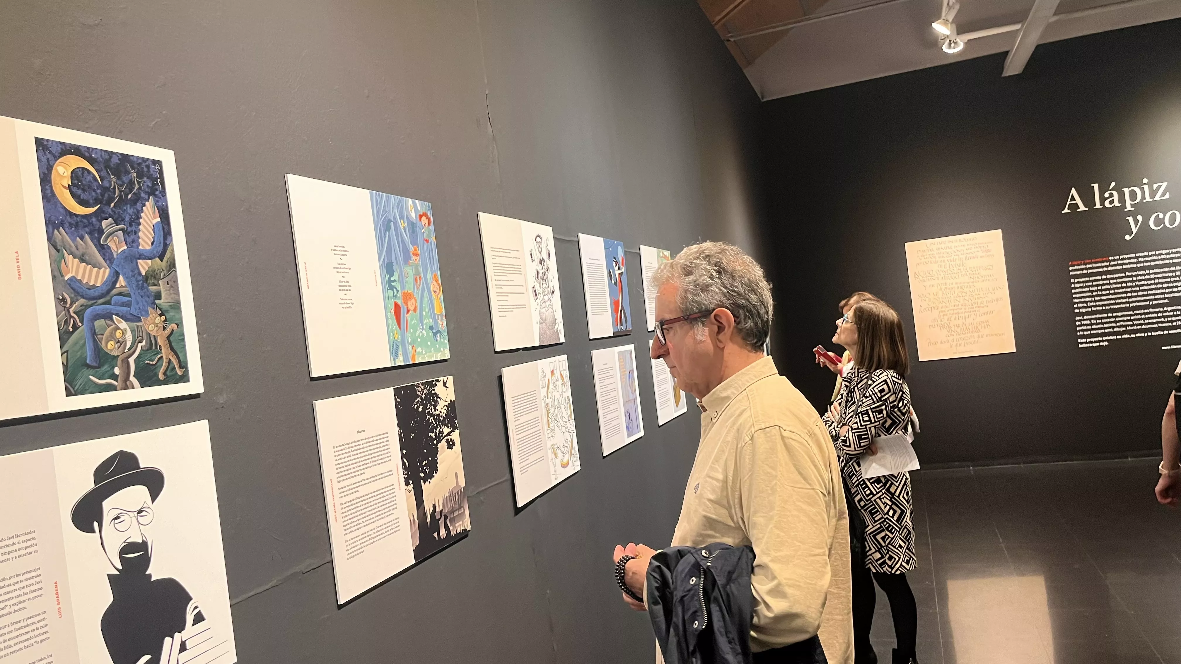  Inauguración de la exposición 'A lápiz y con sombrero' en homenaje a Javi Hernández en Huesca. Foto Mercedes Manterola