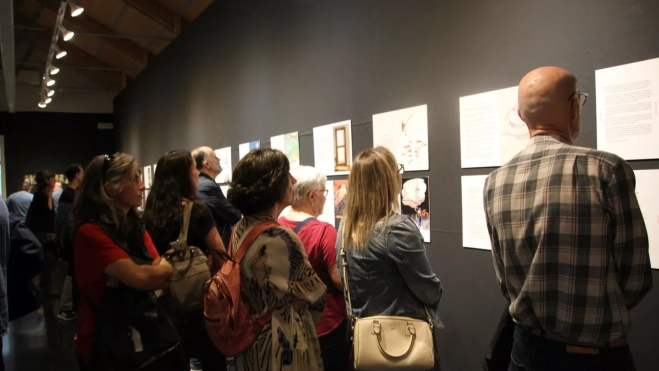 Inauguración de la exposición 'A lápiz y con sombrero' en homenaje a Javi Hernández en Huesca. Foto Carlos Neofato Inauguración de la exposición 'A lápiz y con sombrero' en homenaje a Javi Hernández en Huesca. Foto Carlos Neofato