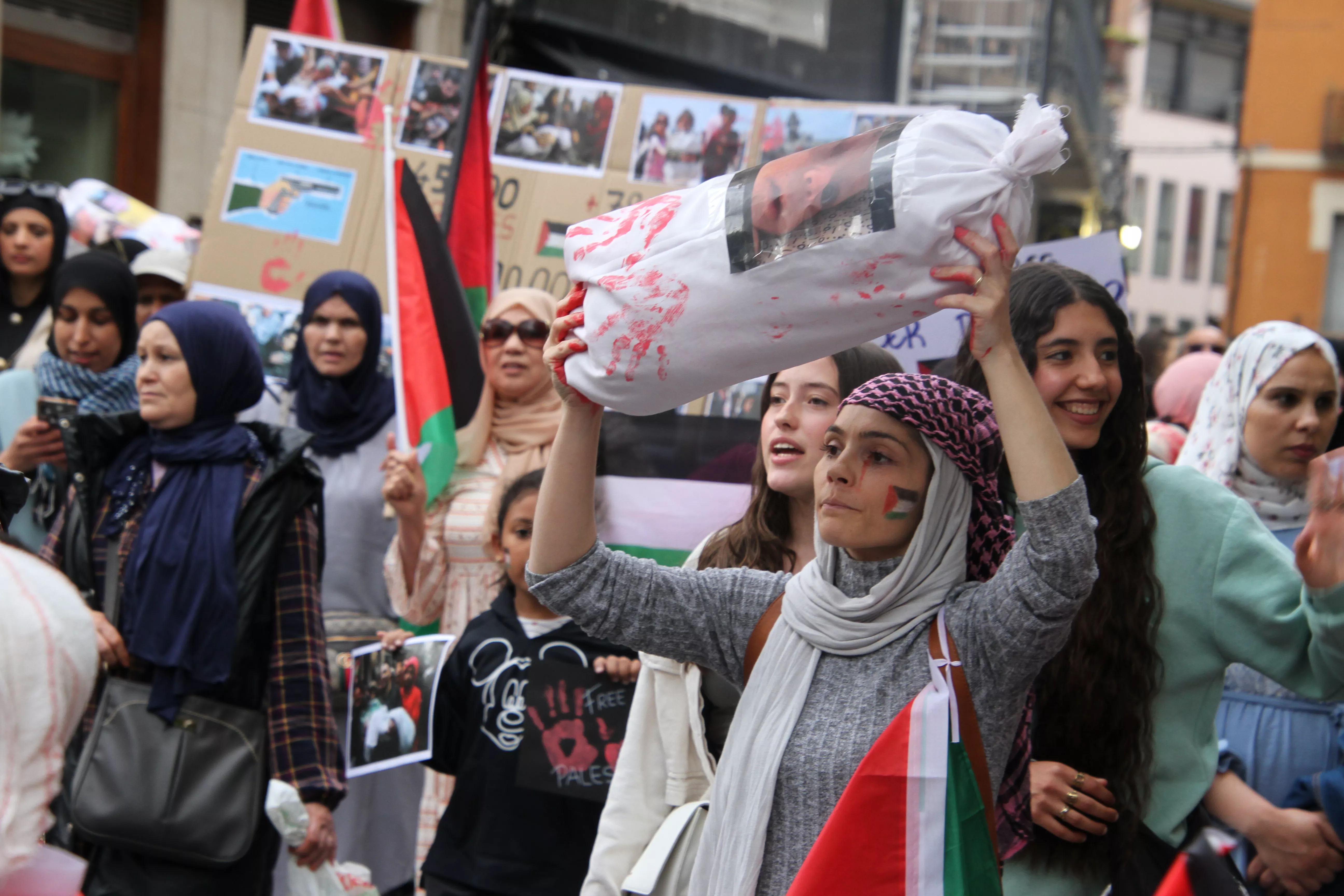 Manifestación en Huesca de apoyo a Palestina. Foto Carlos Neofato