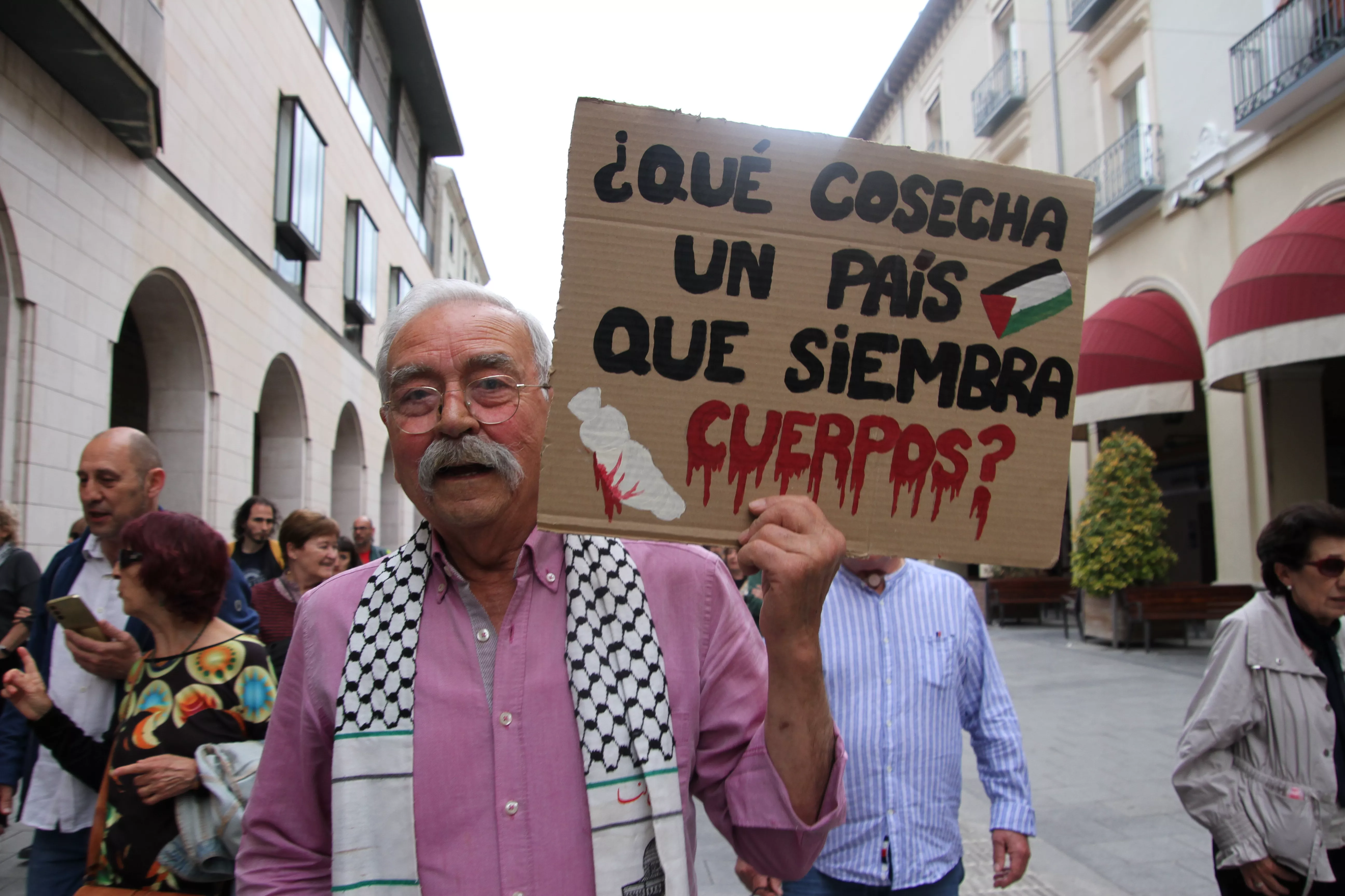 Manifestación en Huesca de apoyo a Palestina. Foto Carlos Neofato