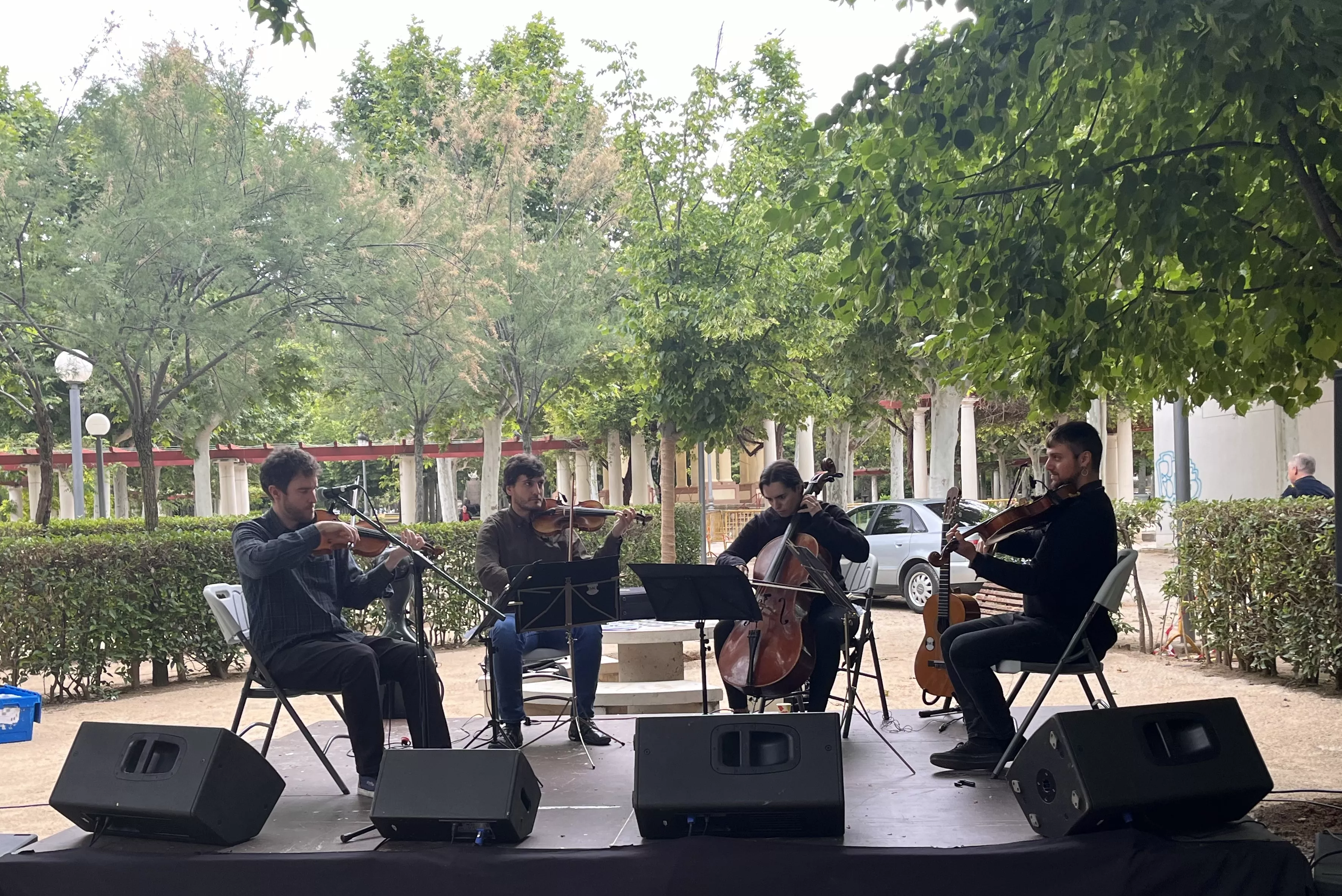 Inauguración de la escultura en homenaje a Orwell en el parque Miguel Servet de Huesca. Foto: Mercedes Manterola