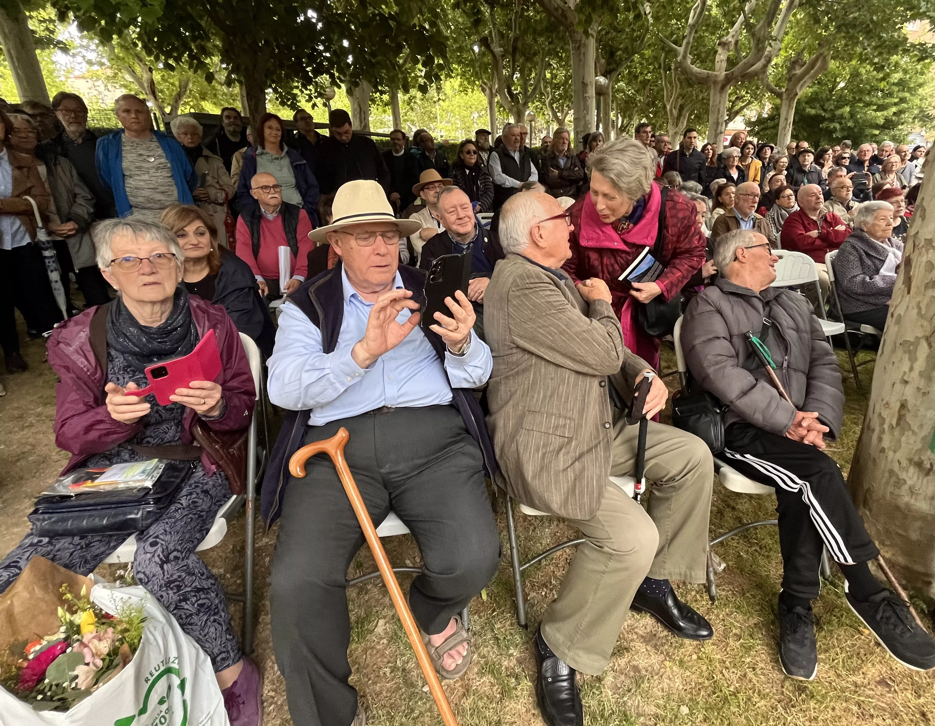 Inauguración de la escultura en homenaje a Orwell en el parque Miguel Servet de Huesca. Foto: Mercedes Manterola