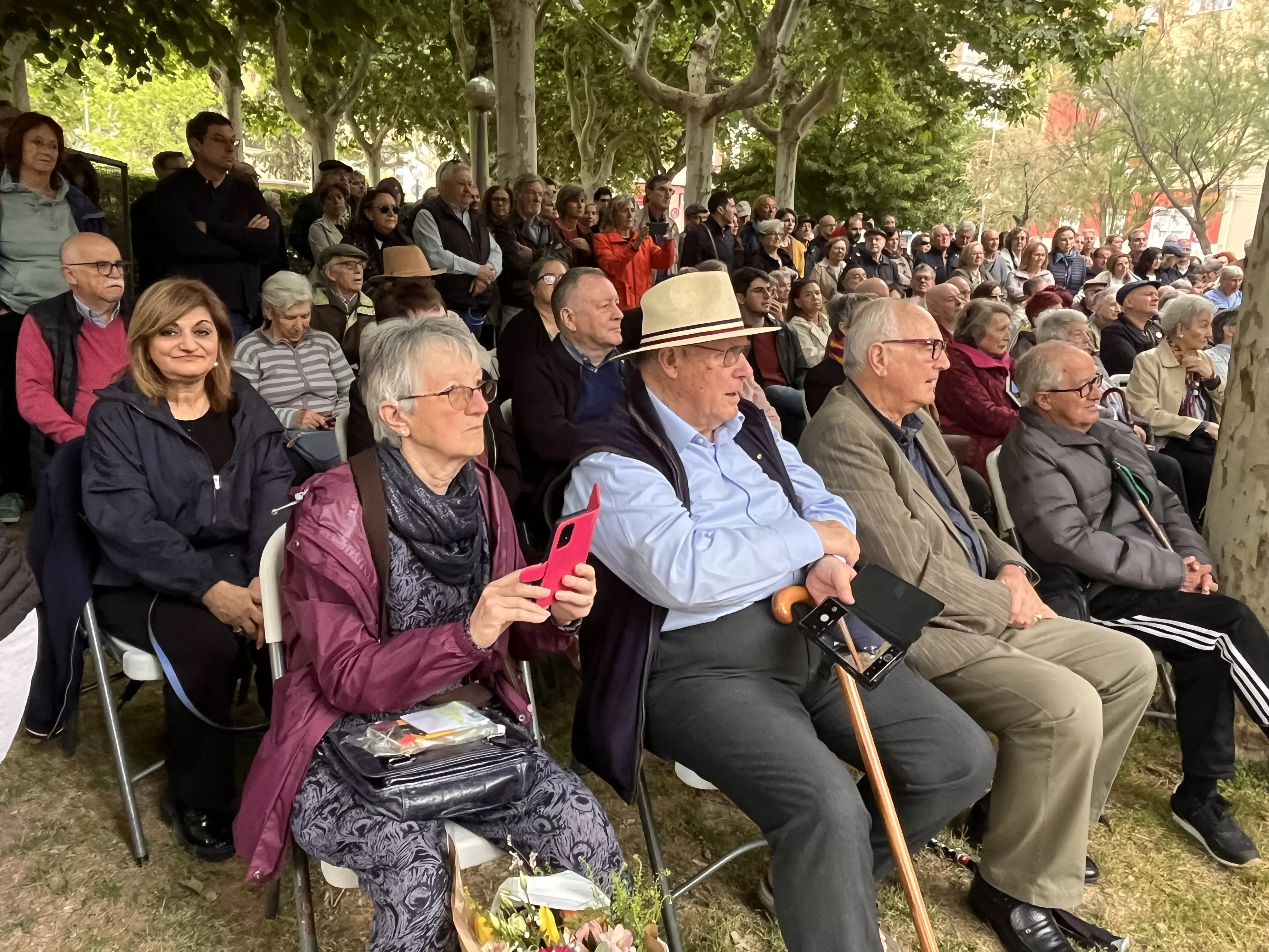 Inauguración de la escultura en homenaje a Orwell en el parque Miguel Servet de Huesca. Foto: Mercedes Manterola
