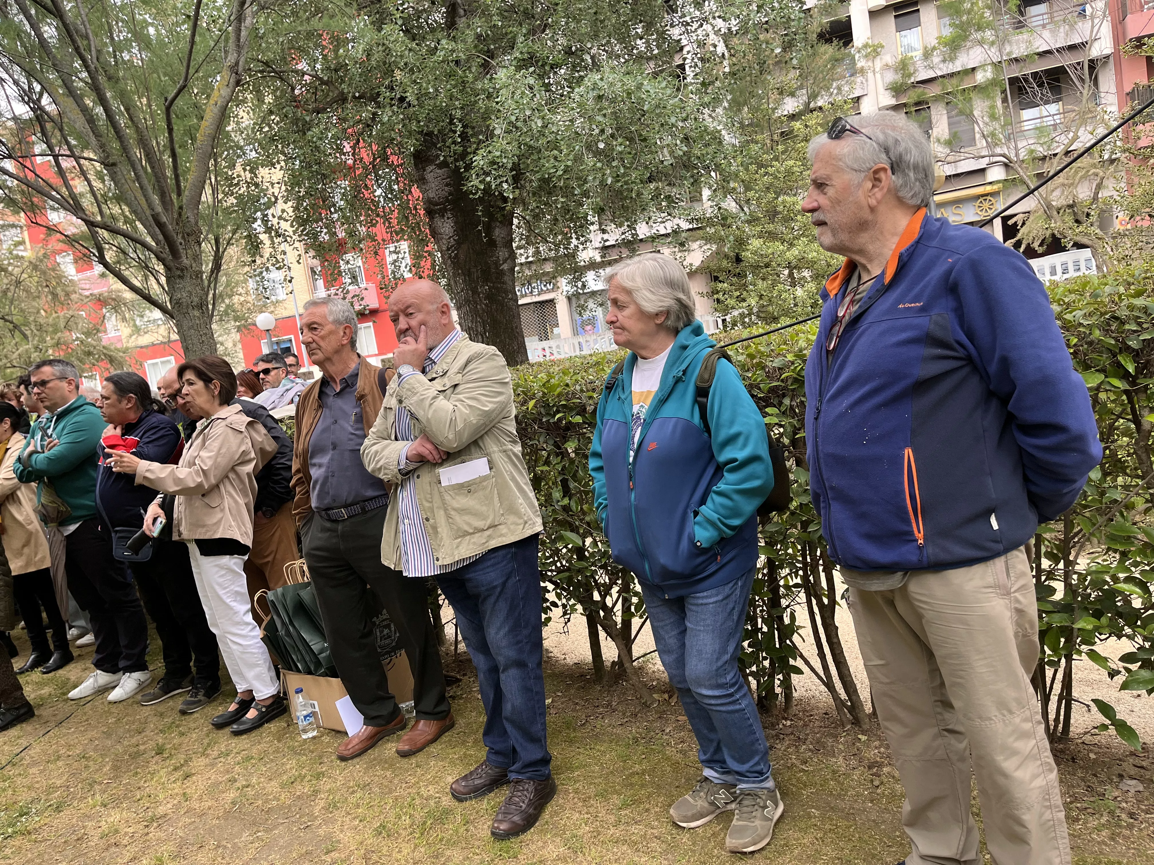 Inauguración de la escultura en homenaje a Orwell en el parque Miguel Servet de Huesca. Foto: Mercedes Manterola