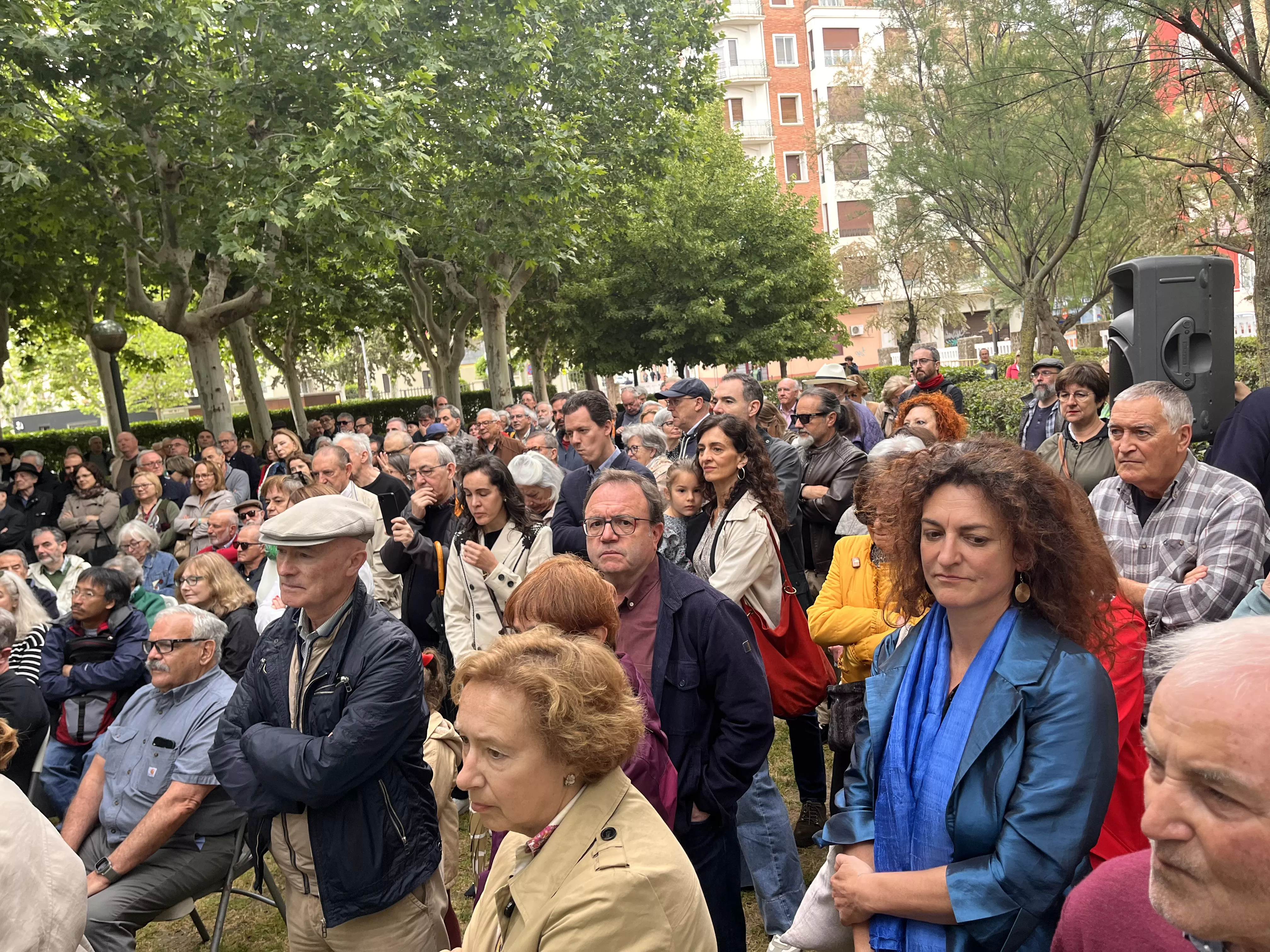 Inauguración de la escultura en homenaje a Orwell en el parque Miguel Servet de Huesca. Foto: Mercedes Manterola
