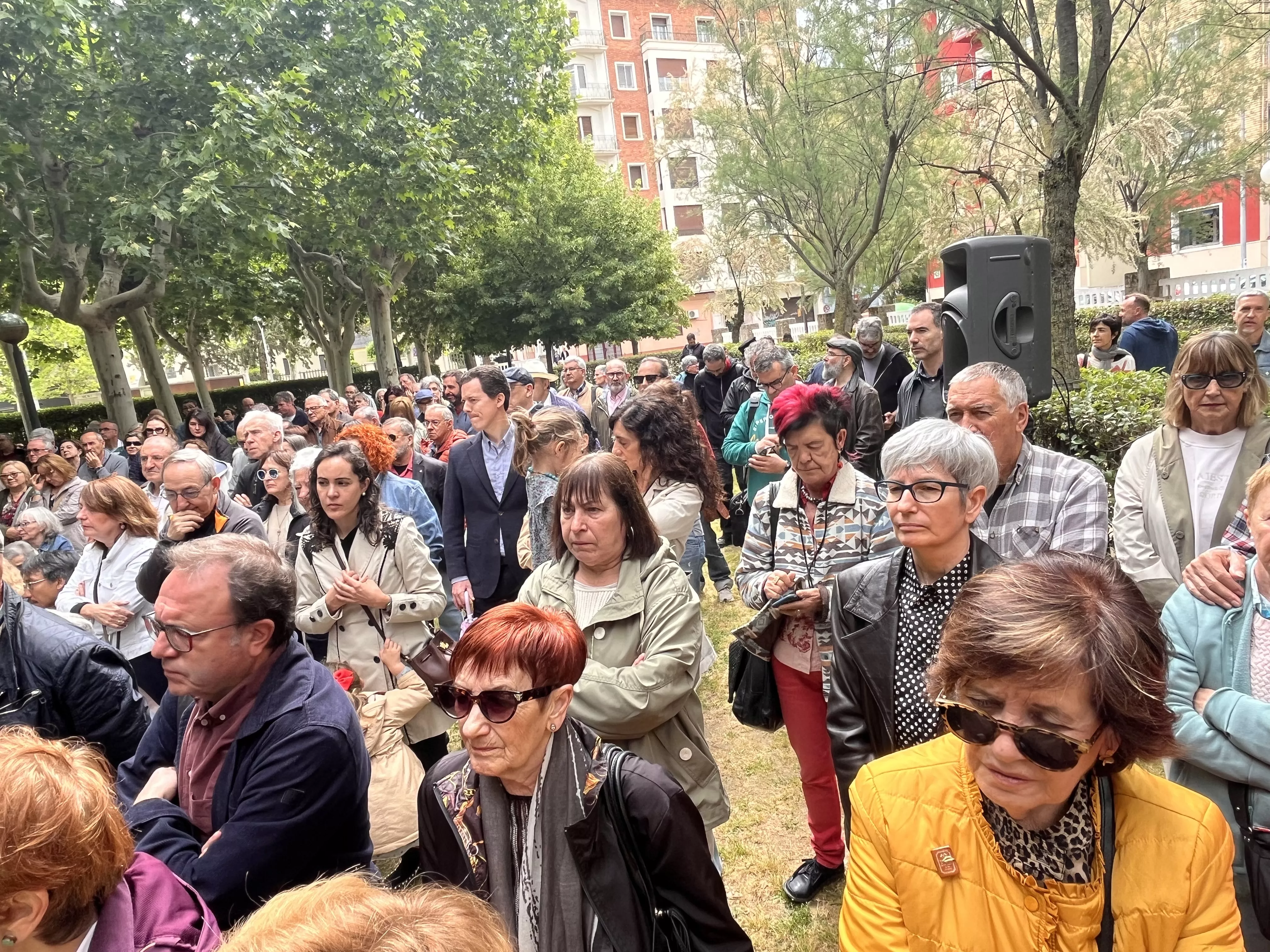 Inauguración de la escultura en homenaje a Orwell en el parque Miguel Servet de Huesca. Foto: Mercedes Manterola
