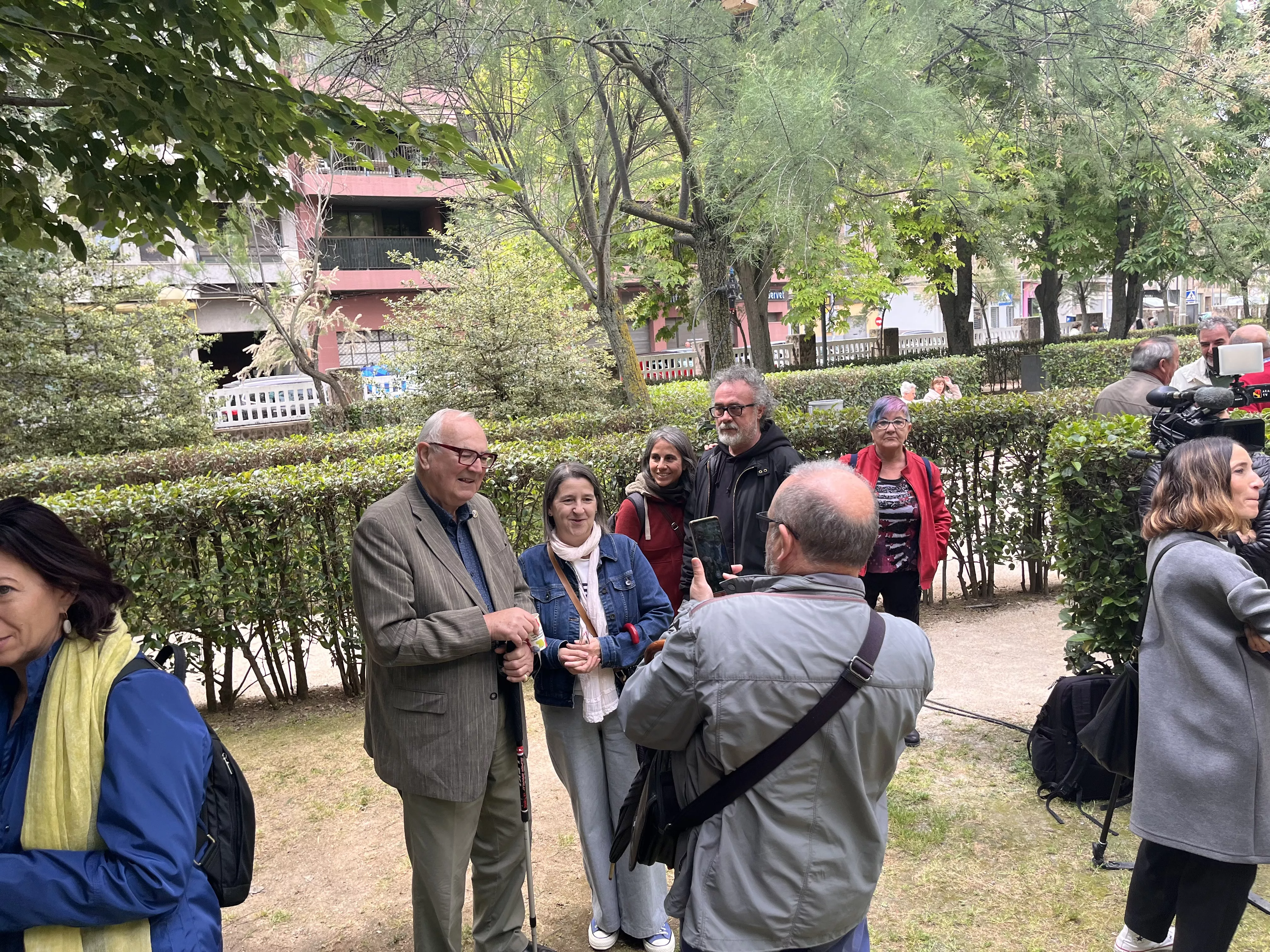 Inauguración de la escultura en homenaje a Orwell en el parque Miguel Servet de Huesca. Foto: Mercedes Manterola