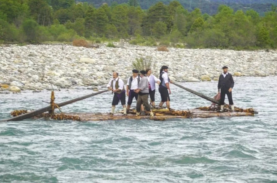 Los Nabateros de Sobrarbe culminan la 38 edición del descenso por el Cinca.