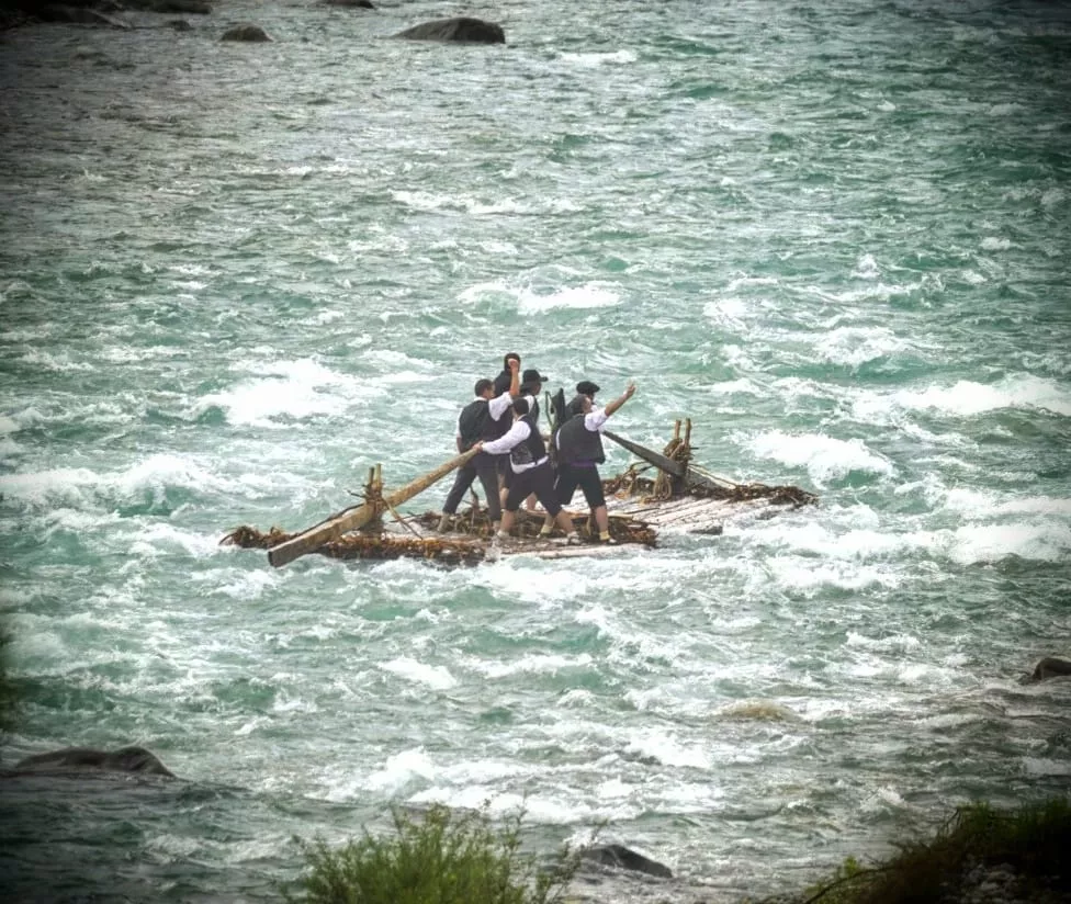 Los Nabateros de Sobrarbe culminan la 38 edición del descenso por el Cinca.