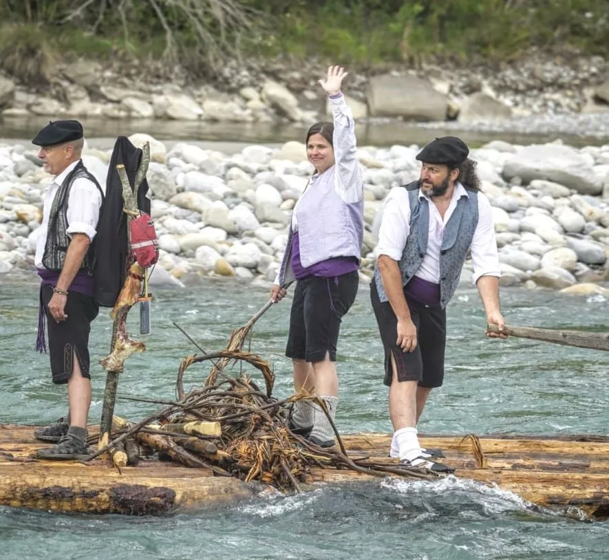 Los Nabateros de Sobrarbe culminan la 38 edición del descenso por el Cinca.
