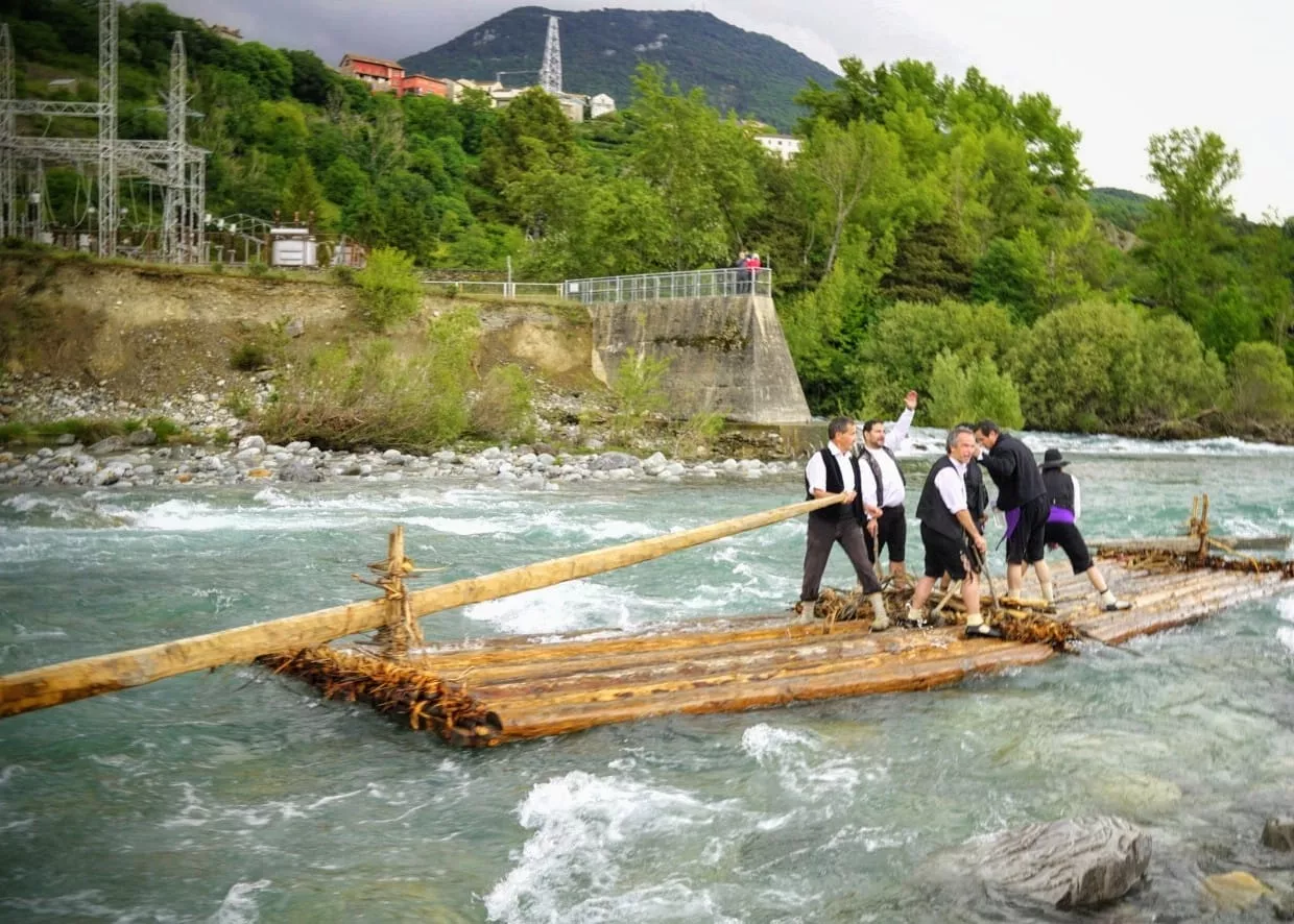 Los Nabateros de Sobrarbe culminan la 38 edición del descenso por el Cinca.