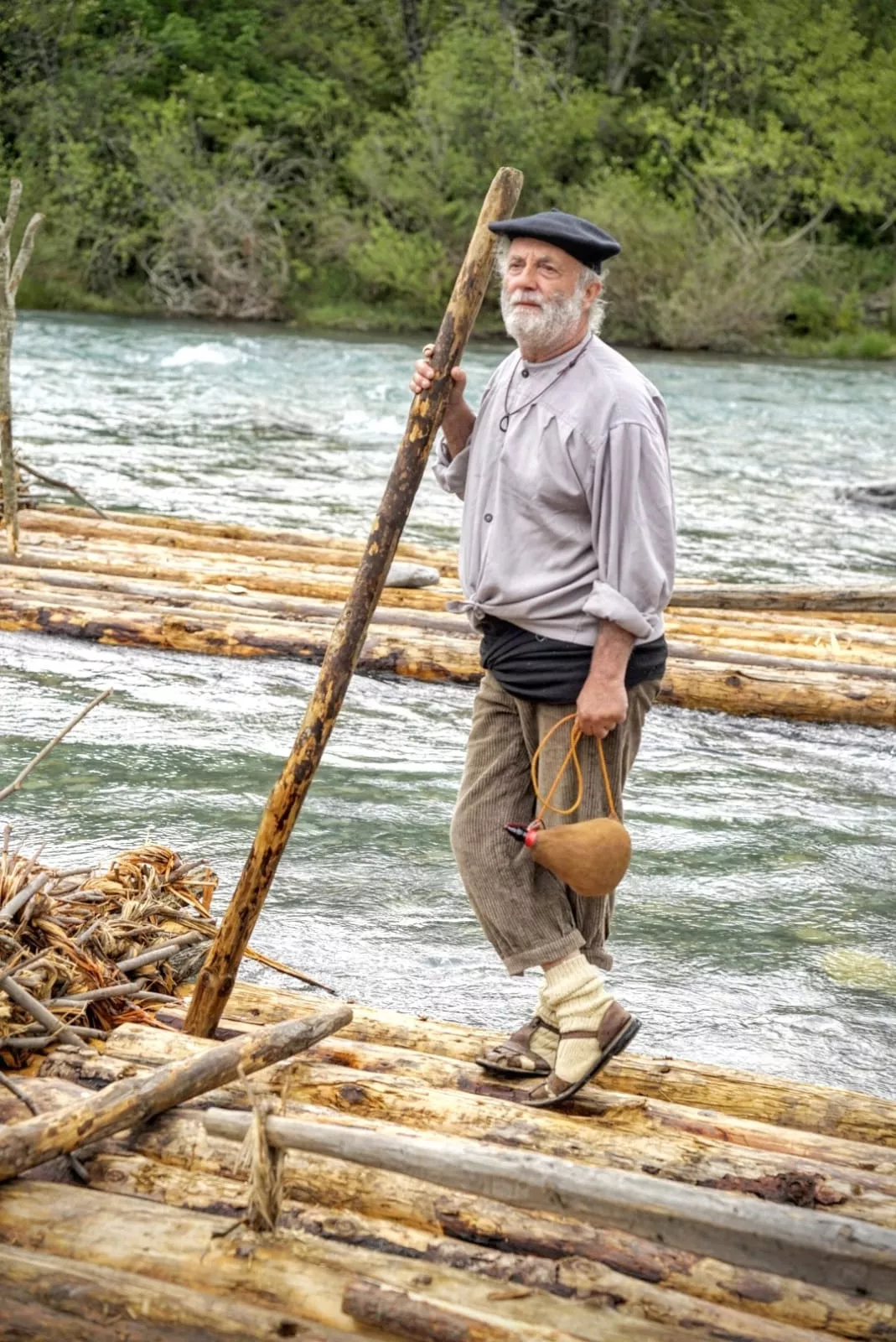 Los Nabateros de Sobrarbe culminan la 38 edición del descenso por el Cinca.