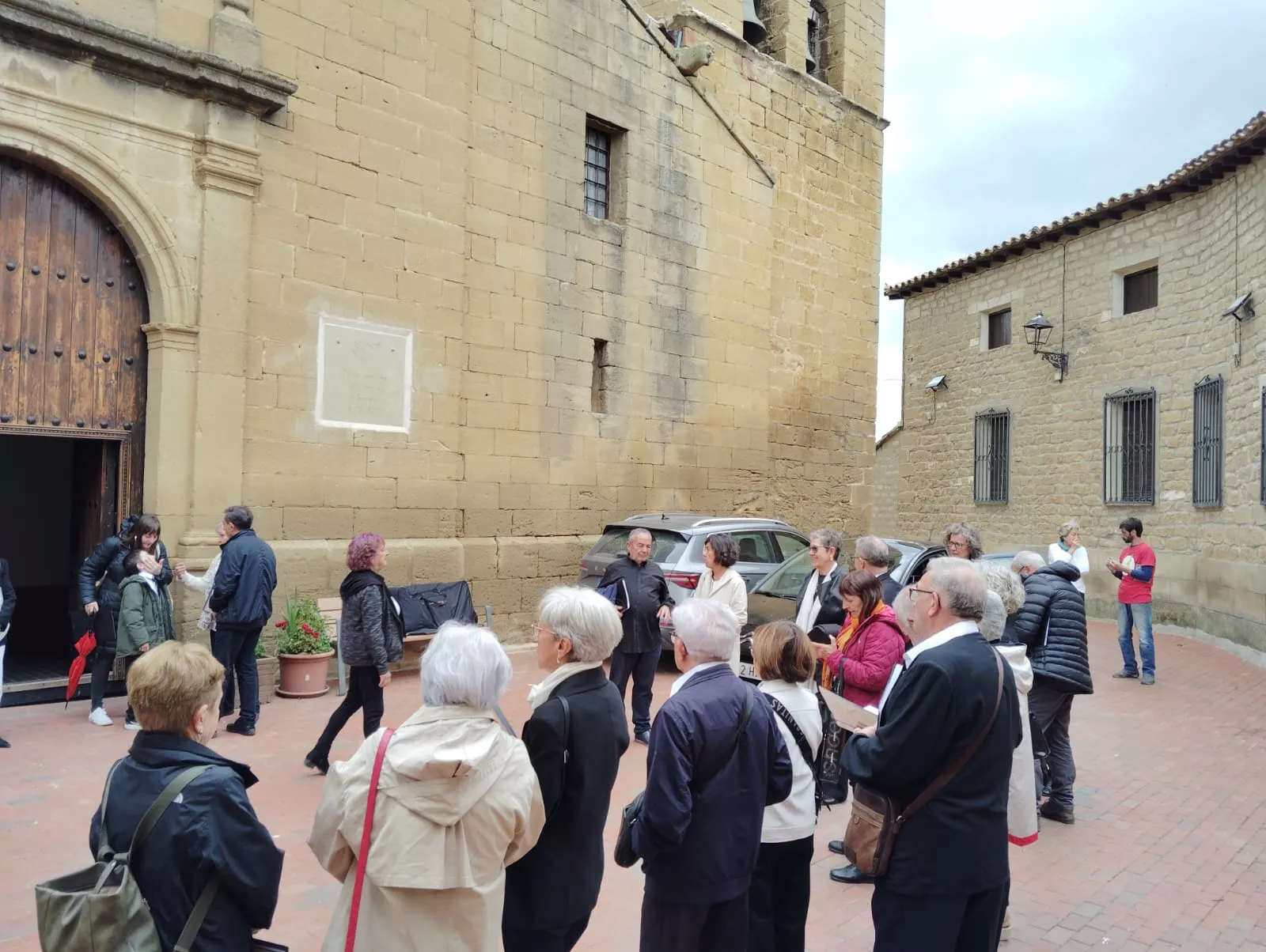 Actuación del Coro de la Universidad Ciudadana en Biscarrués.