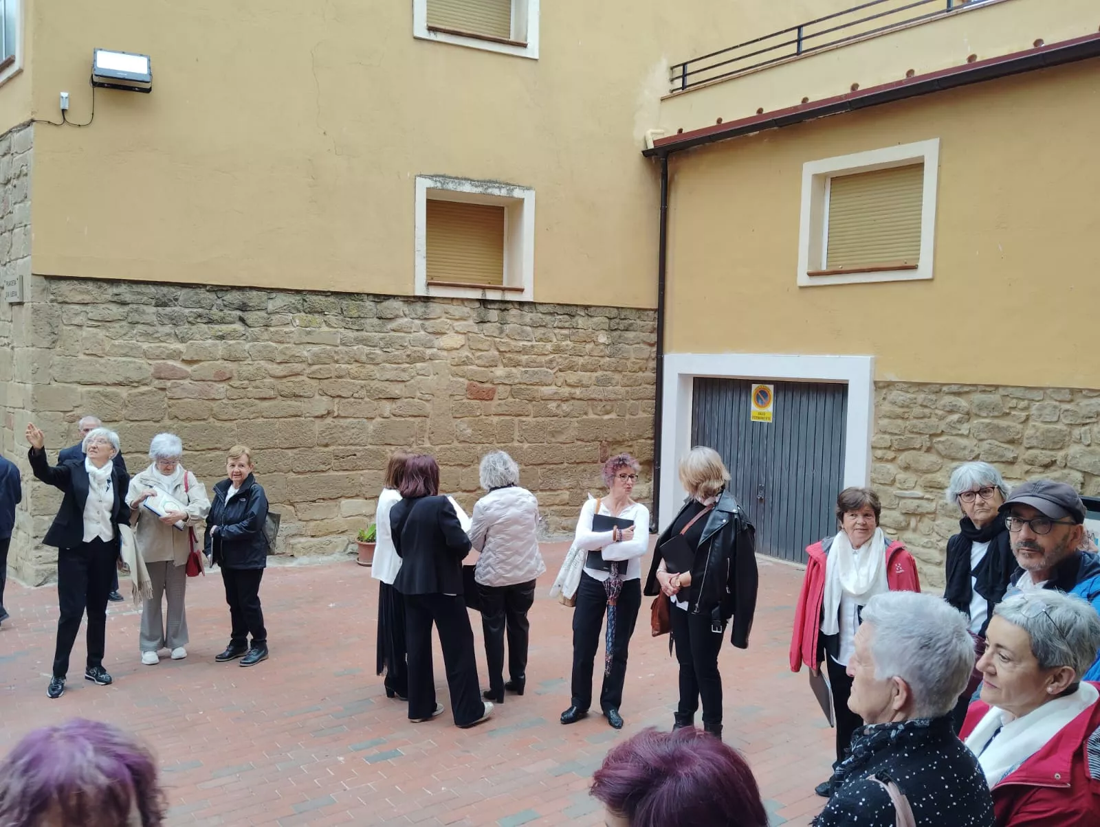 Actuación del Coro de la Universidad Ciudadana en Biscarrués.