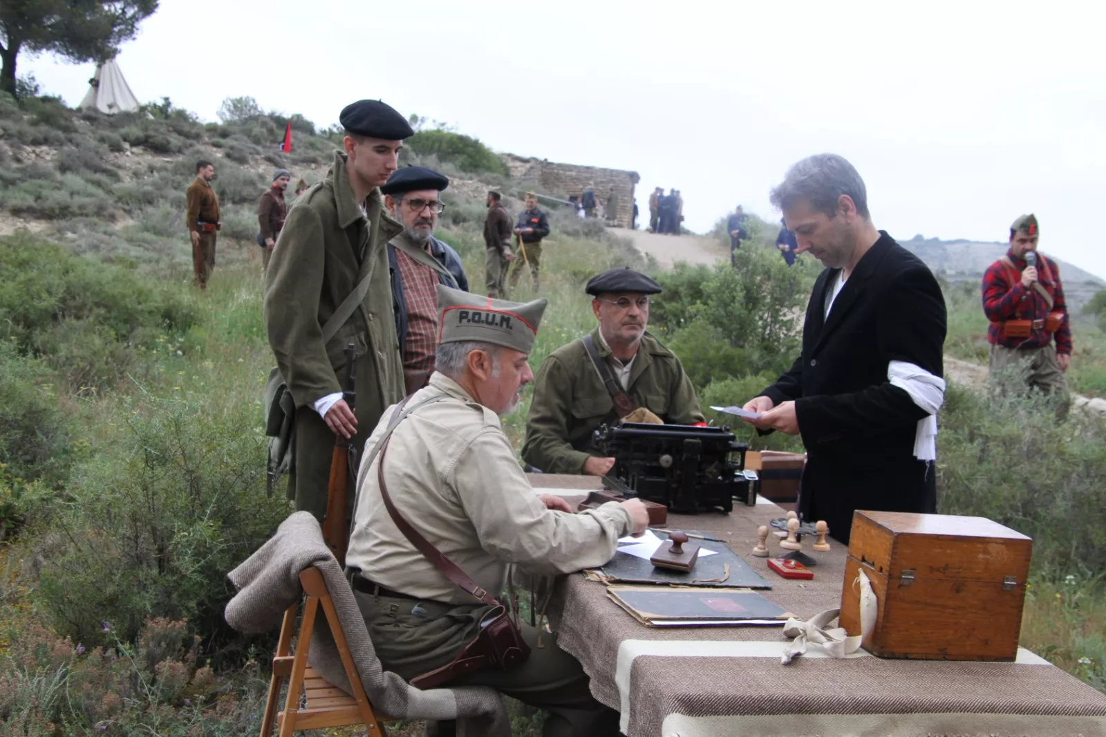 El grupo recreacionista Primera Línea, encandila en la sexta edición de Trinchera Viviente de la Ruta Orwell en Alcubierre. Foto Carlos Neofato El grupo recreacionista Primera Línea, encandila en la sexta edición de Trinchera Viviente de la Ruta Orwell en Alcubierre. Foto Carlos Neofato