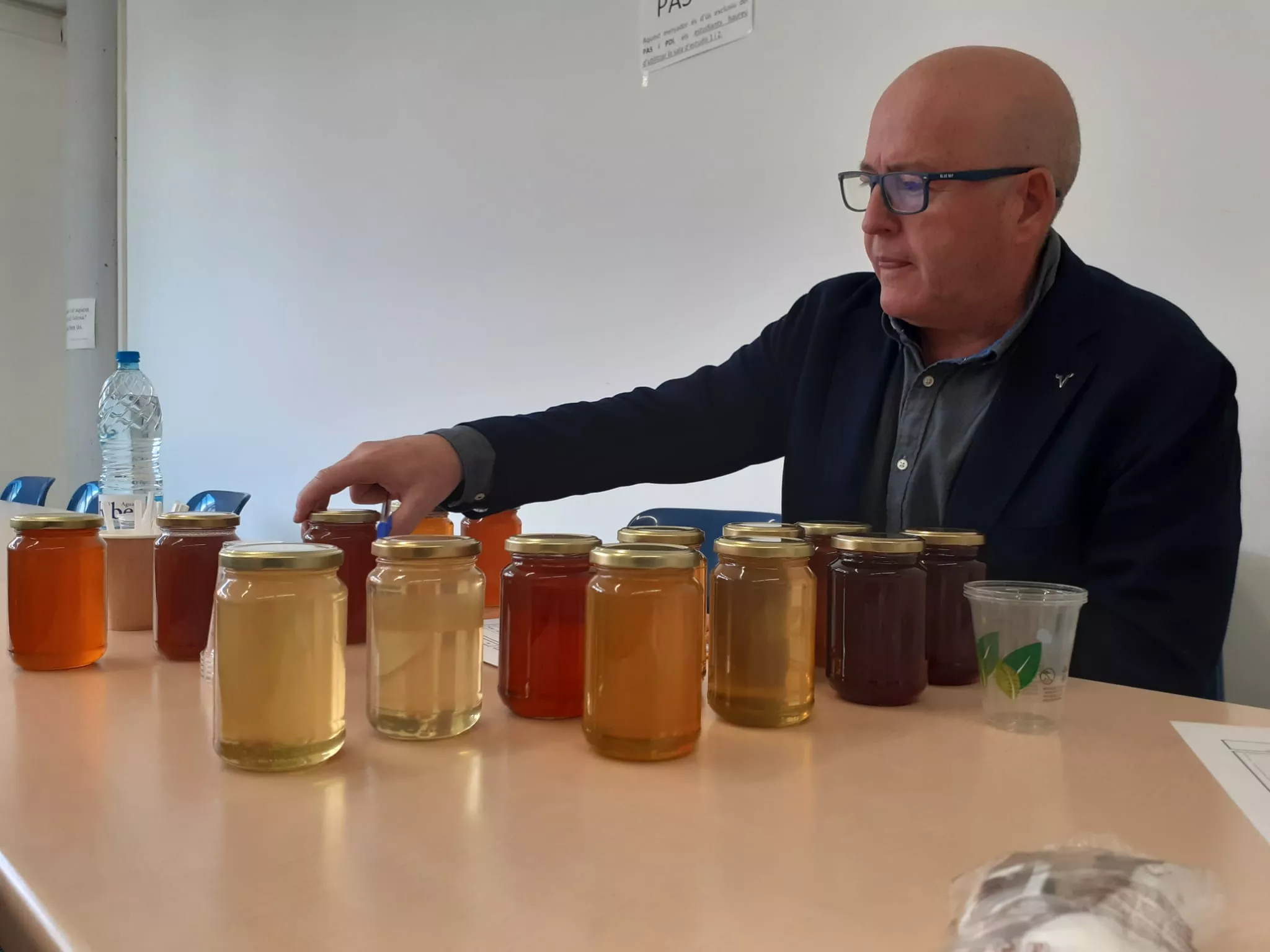 Rafael Blanc, presidente del jurado del Concurso de la Mejor Miel de Aragón en Biescas