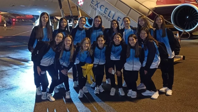 El Club 2000, al aterrizar en Budapest. El Club 2000, al aterrizar en Budapest.