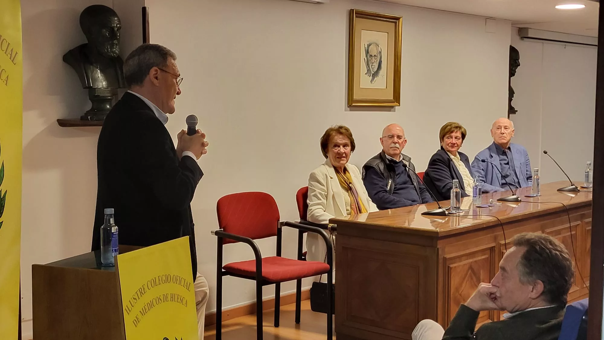 Debate sobre el Cincuentenario del Colegio Universitario