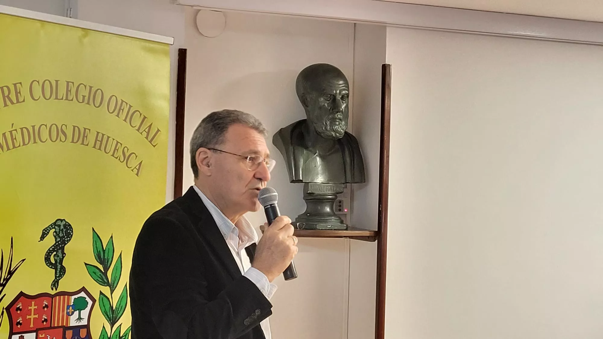 Debate sobre el Cincuentenario del Colegio Universitario