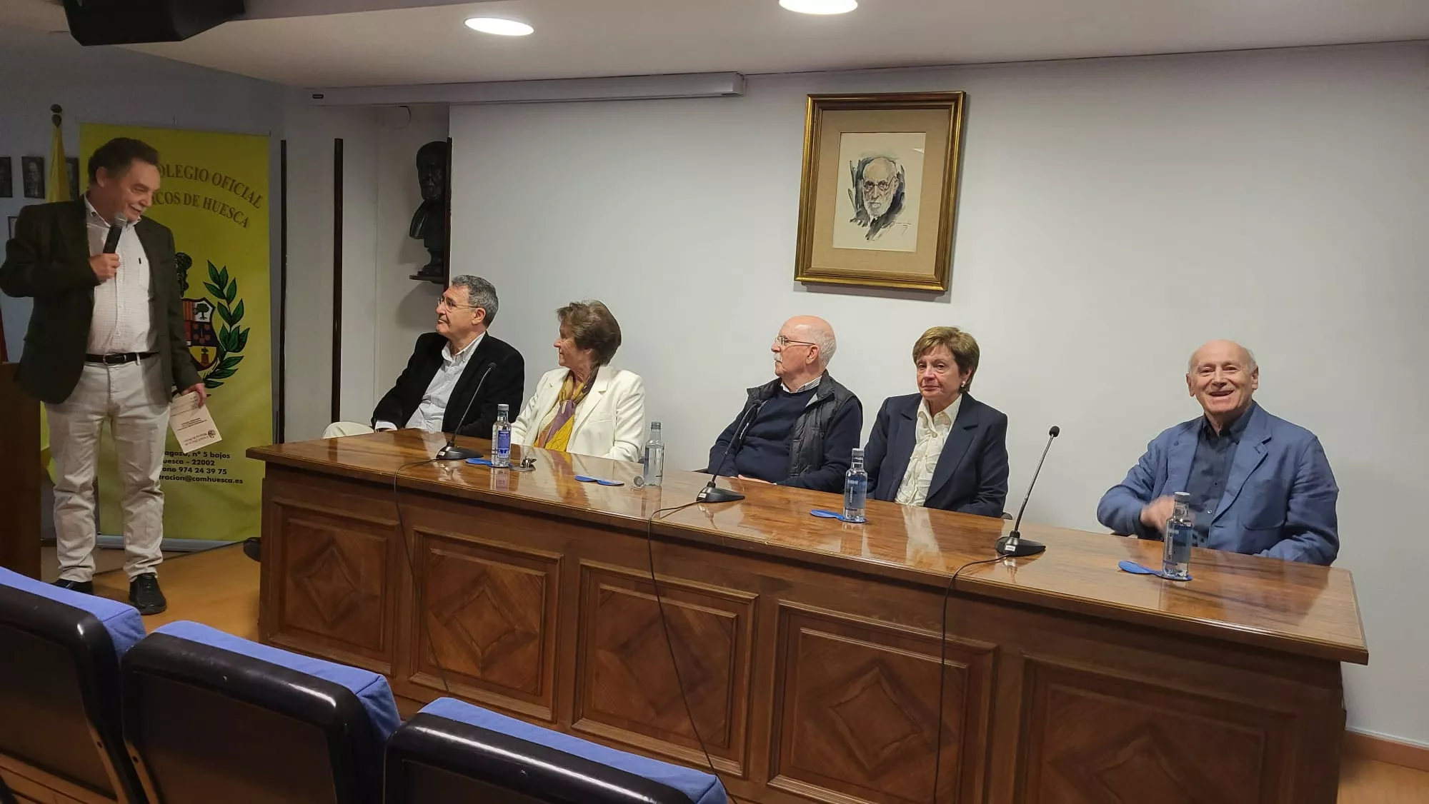 Debate sobre el Cincuentenario del Colegio Universitario en el Colegio de Médicos