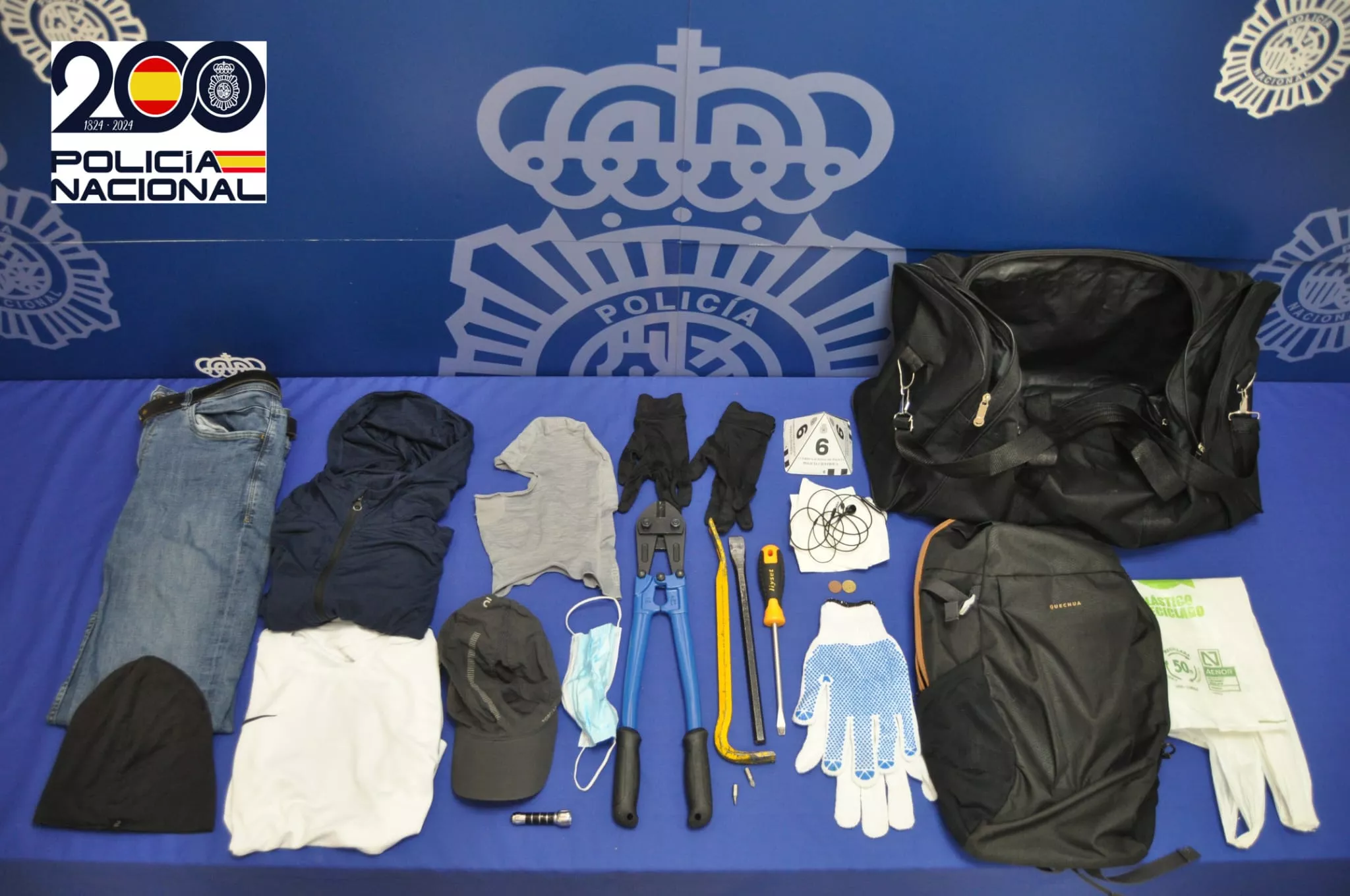 Material que utilizaba el autor de los robos en bares de chinos