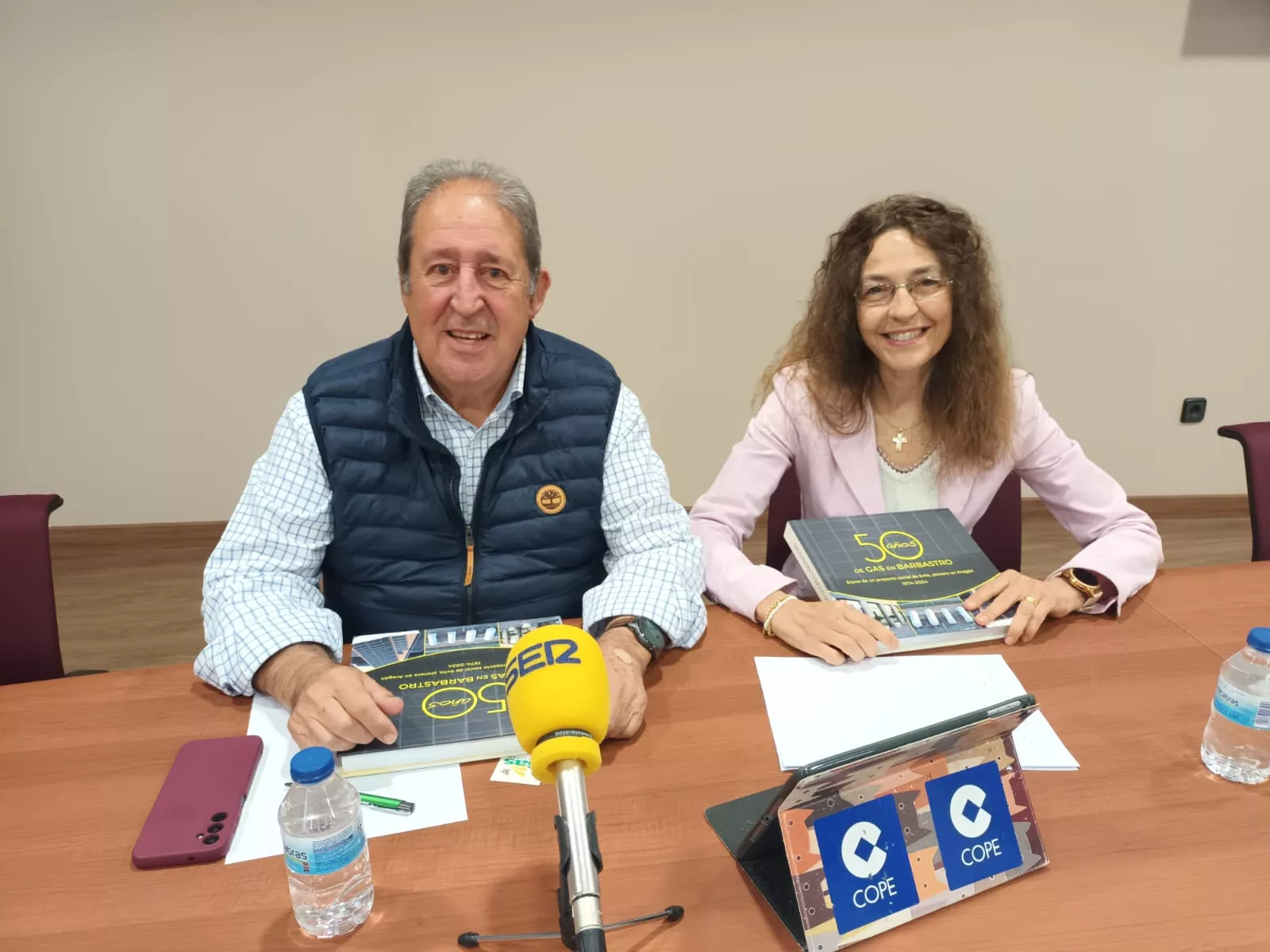Eduardo Puente y Macu Hervás. Gas barbastro celebra sus bodas de oro con la publicación de un libro que refleja su historia de éxito