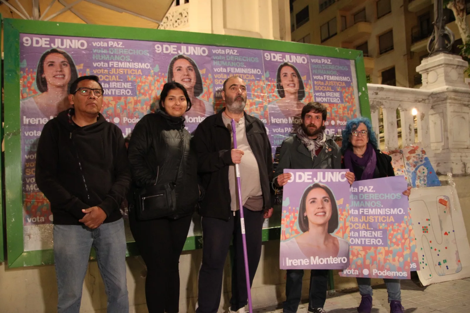 Pegada de carteles de las elecciones europeas del 9J. Foto Carlos Neofato