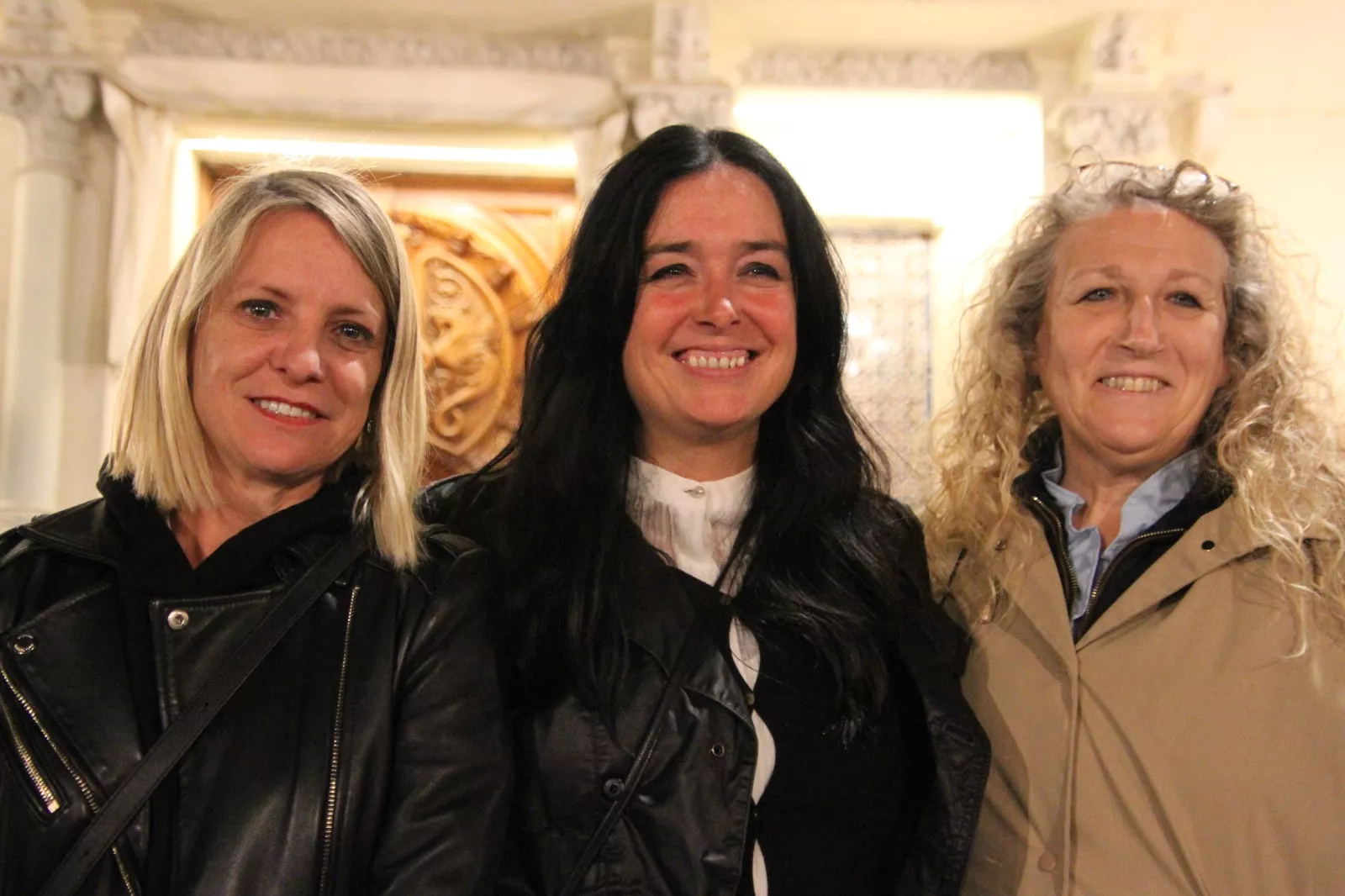 Pegada de carteles de las elecciones europeas del 9J. Foto Carlos Neofato