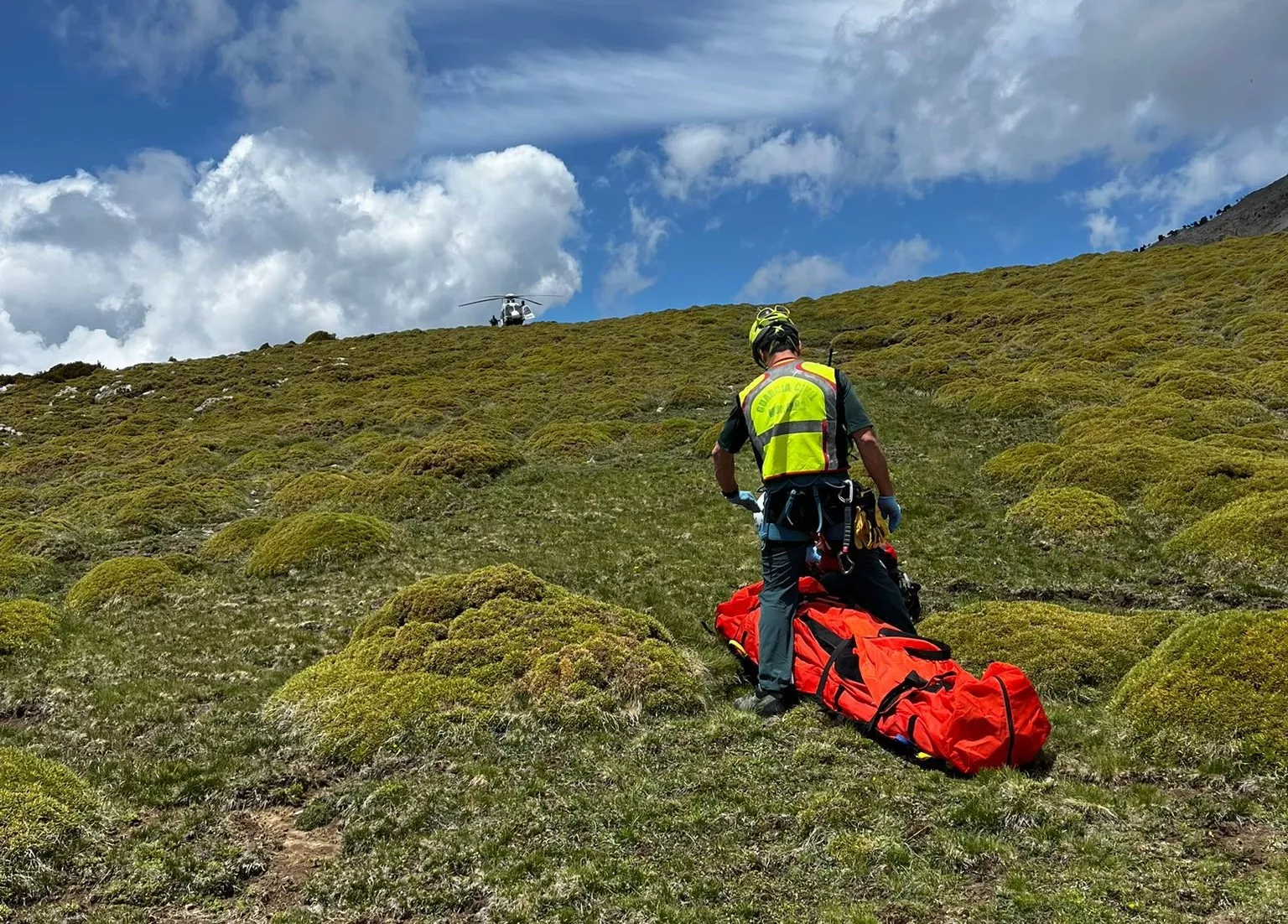 Rescate del parapentista herido en un accidente en El Pueyo de Araguás. Rescate del parapentista herido en un accidente en El Pueyo de Araguás.