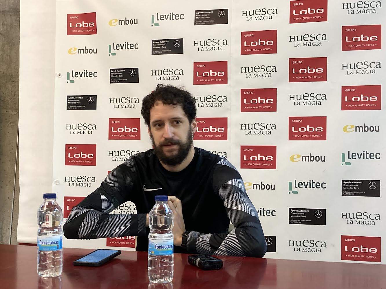 Santi Cerdán en la previa del Lobe Huesca La Magia-Fibwi Palma. Foto: Adrián Mora Santi Cerdán en la previa del Lobe Huesca La Magia-Fibwi Palma. Foto: Adrián Mora