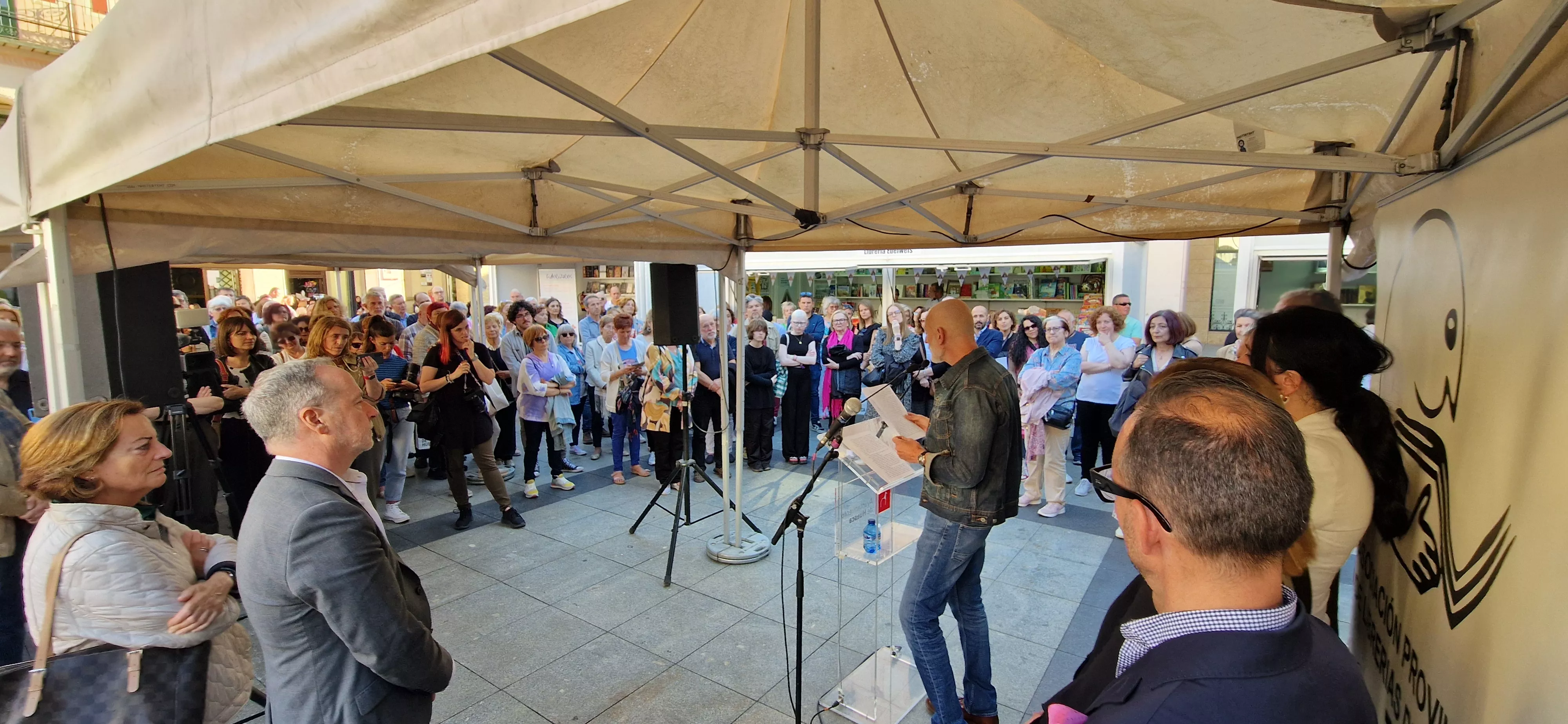 Alejandro Palomas. Inauguración de la 40º Feria del Libro de Huesca. Foto Myriam Martínez