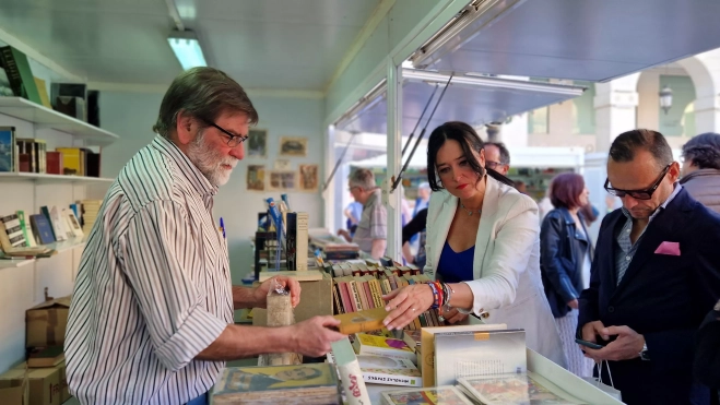 Inauguración de la 40º Feria del Libro de Huesca. Foto Myriam Martínez Inauguración de la 40º Feria del Libro de Huesca. Foto Myriam Martínez