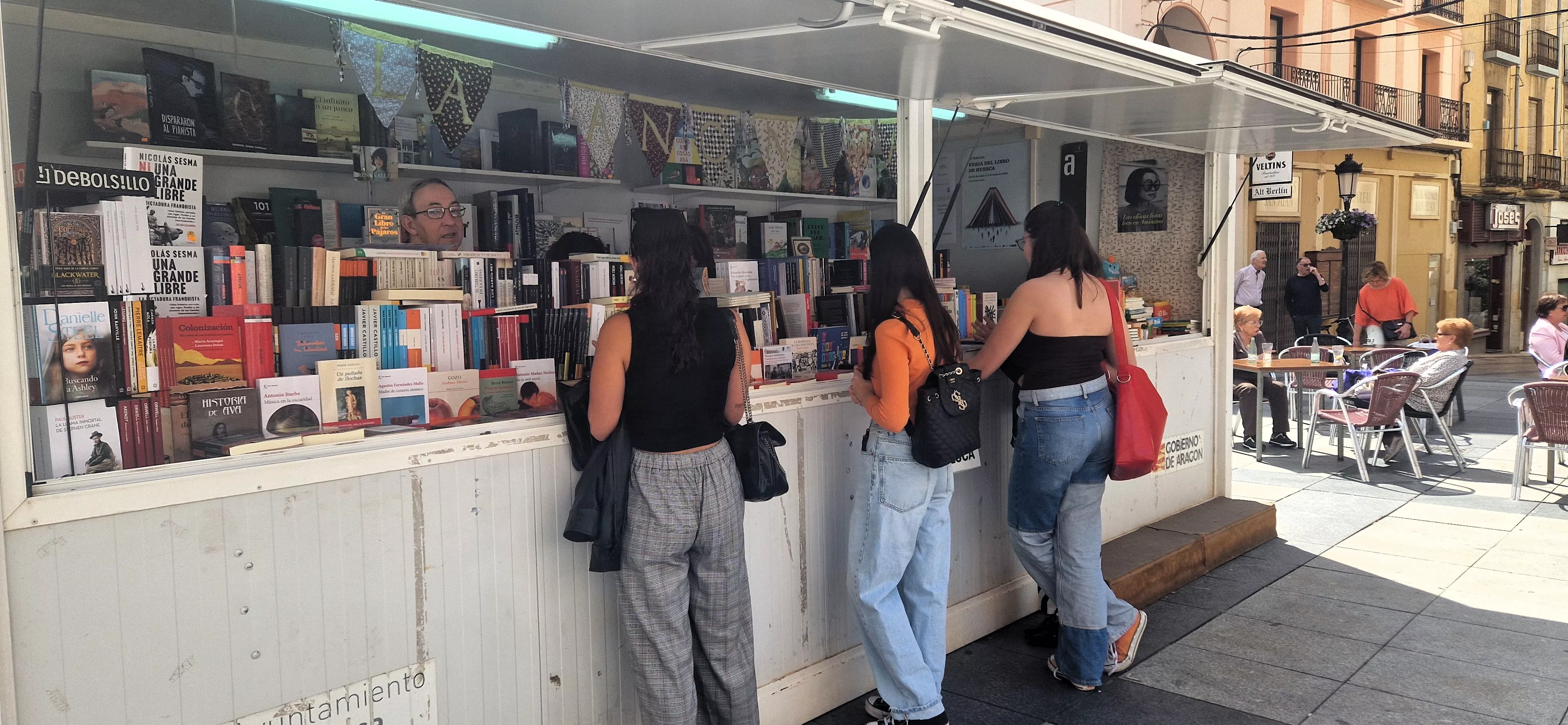 Sábado 25 de mayo en la Feria del Libro de Huesca. Foto Myriam Martínez