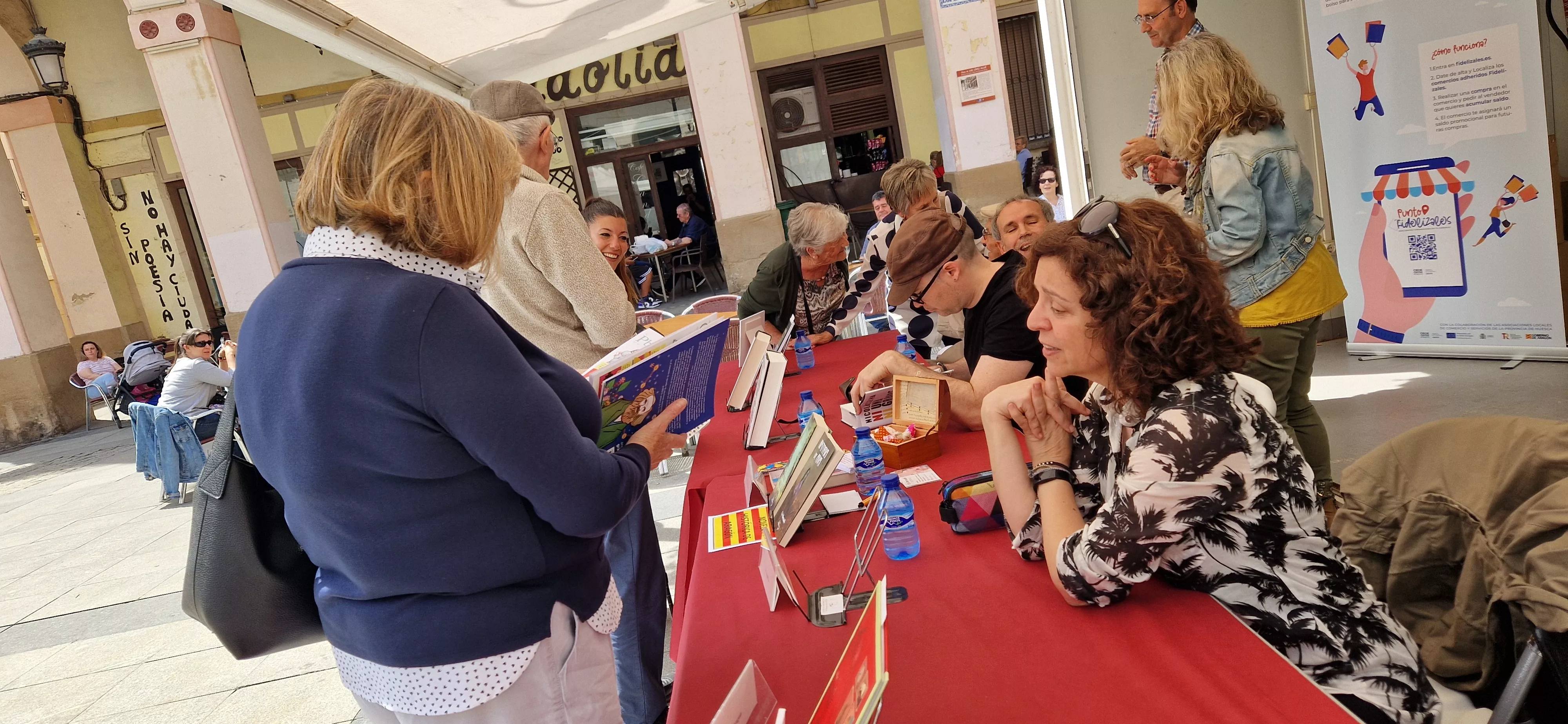 Sábado 25 de mayo en la Feria del Libro de Huesca. Foto Myriam Martínez