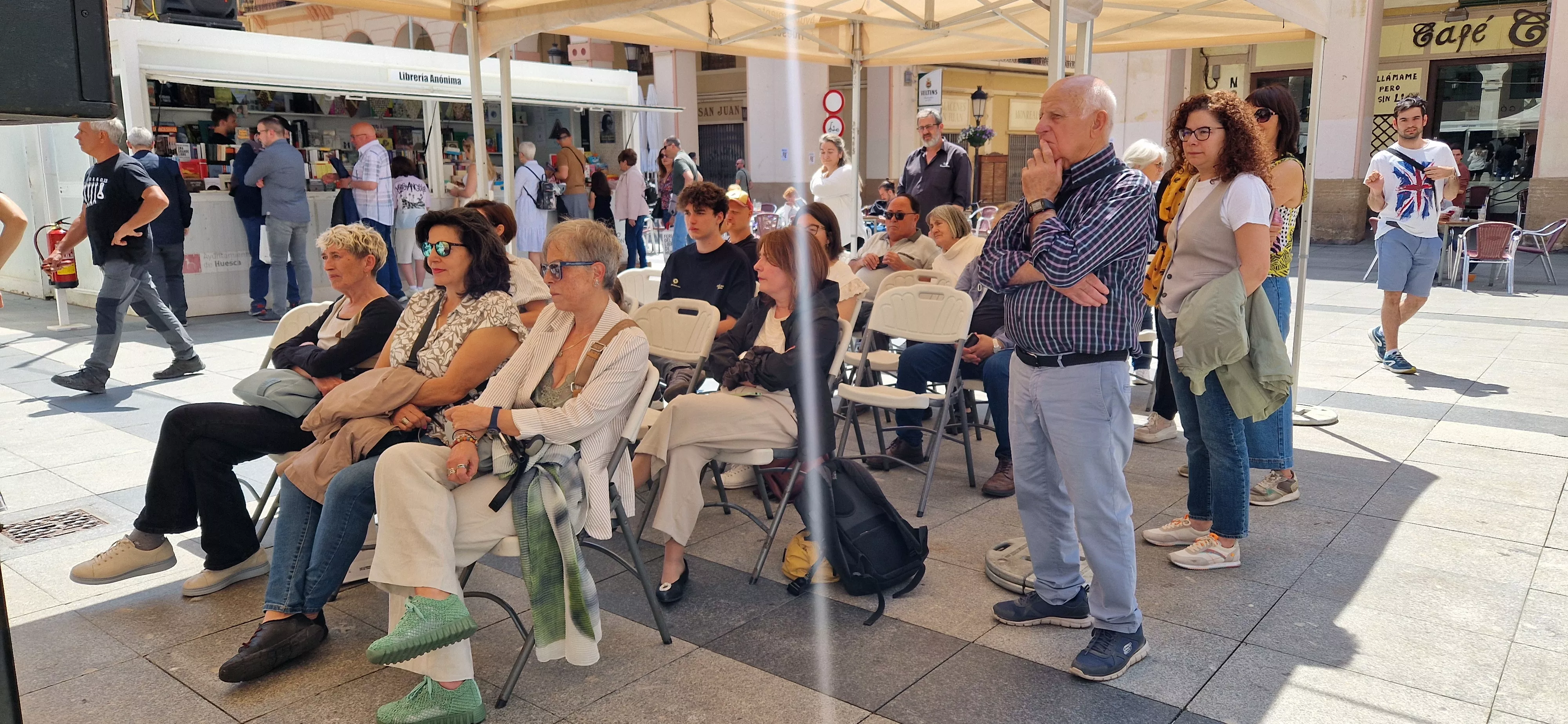 Sábado 25 de mayo en la Feria del Libro de Huesca. Foto Myriam Martínez