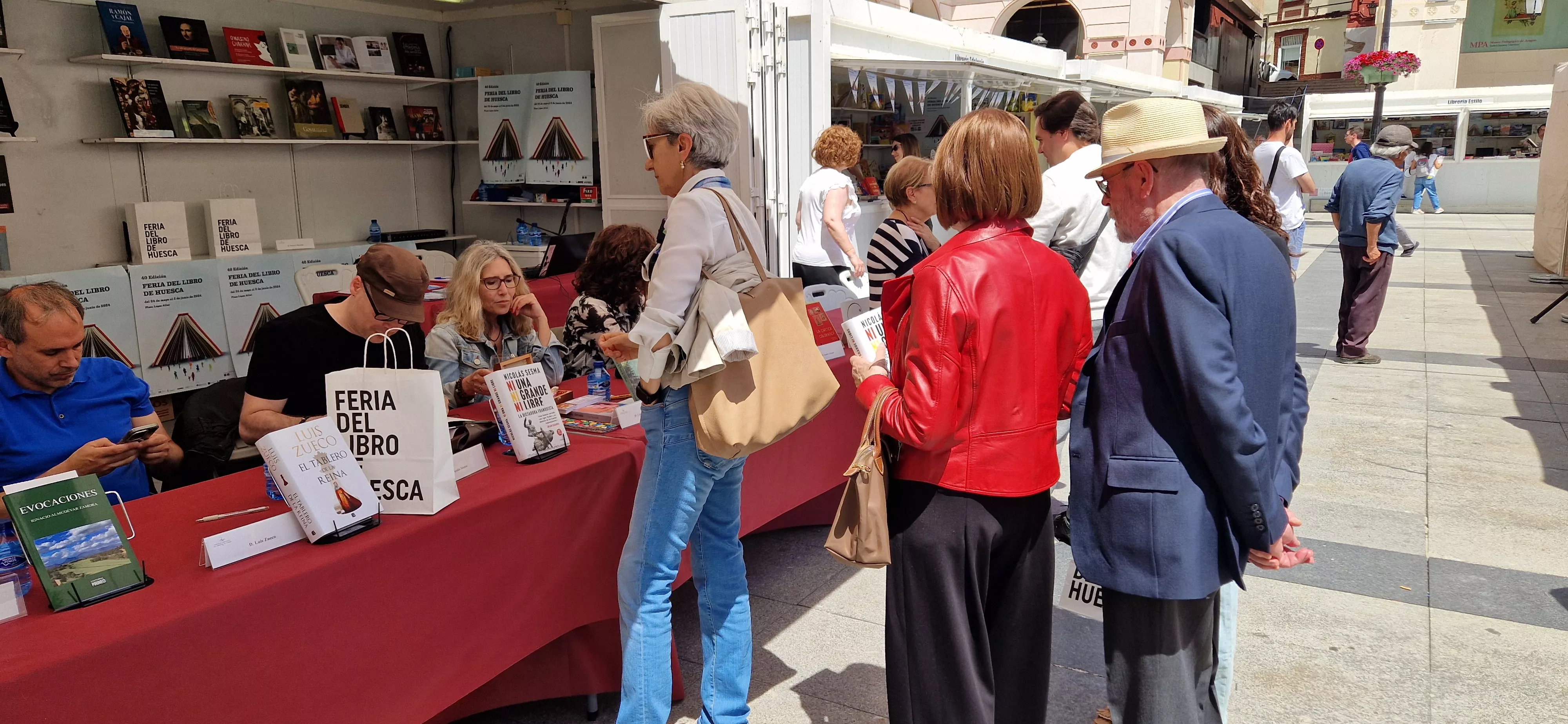 Sábado 25 de mayo en la Feria del Libro de Huesca. Foto Myriam Martínez