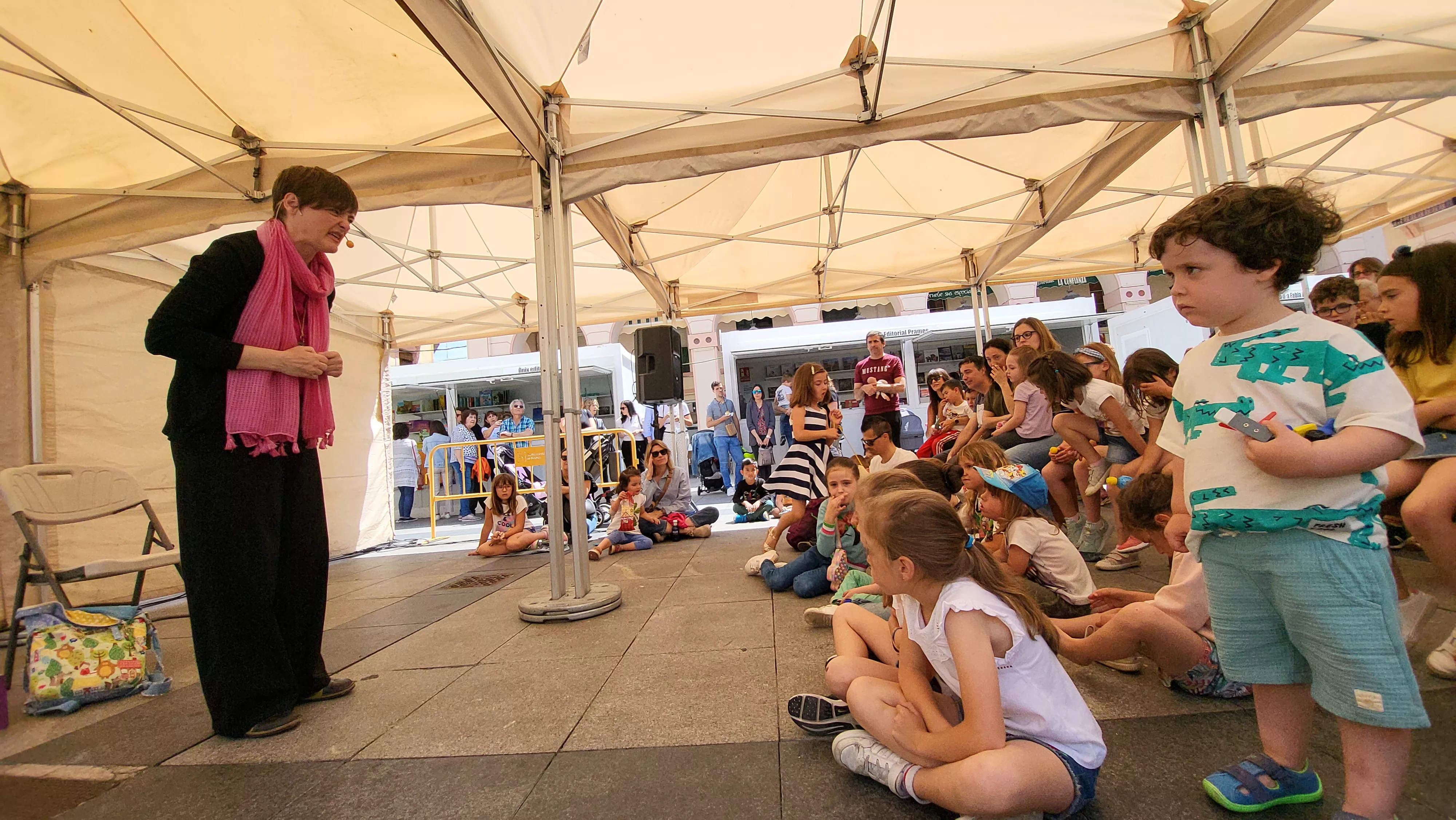 Un mundo de cuentos”, con Sandra Araguás, en la Feria del Libro. Foto Mercedes Manterola