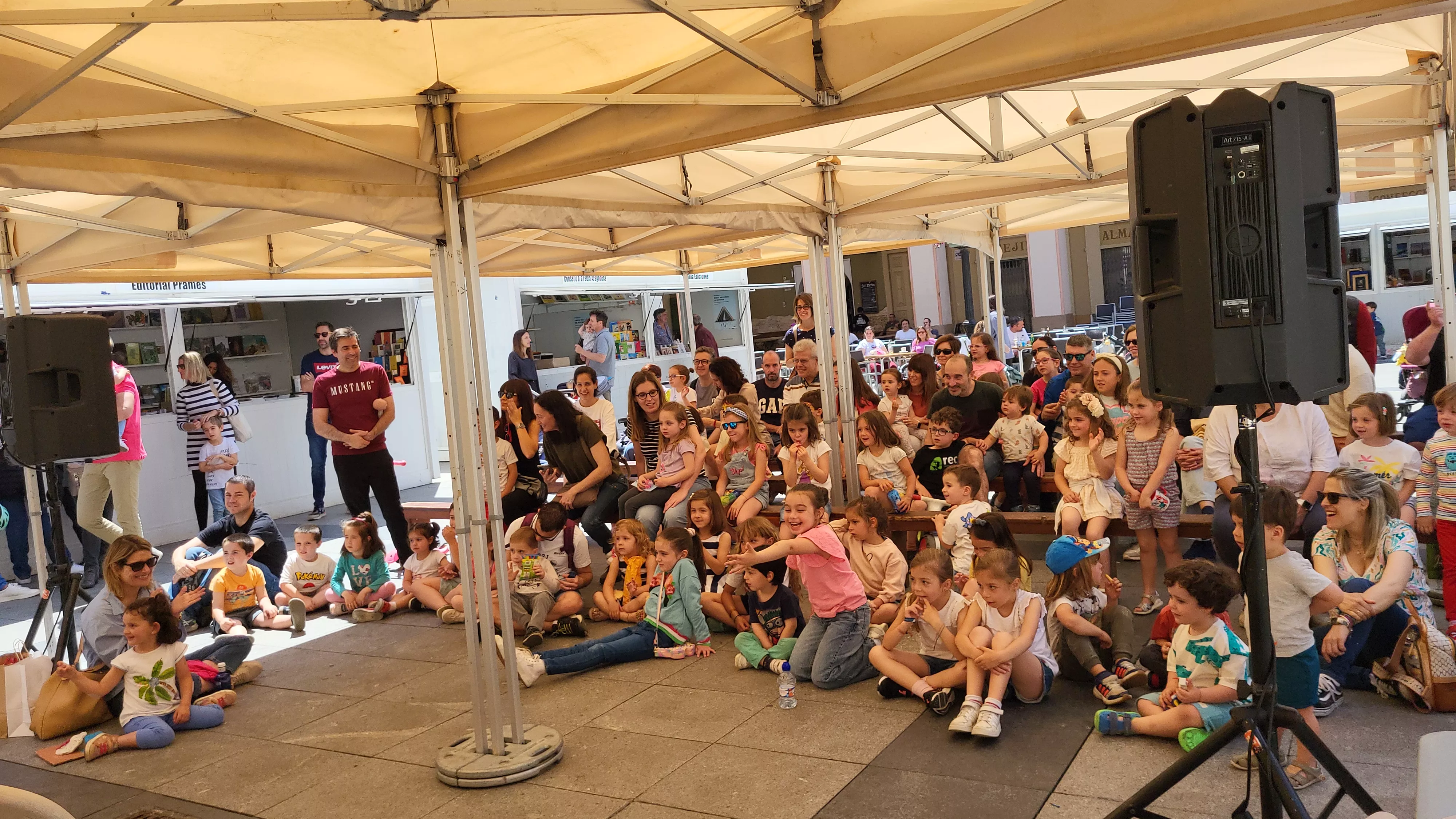 Un mundo de cuentos”, con Sandra Araguás, en la Feria del Libro. Foto Mercedes Manterola