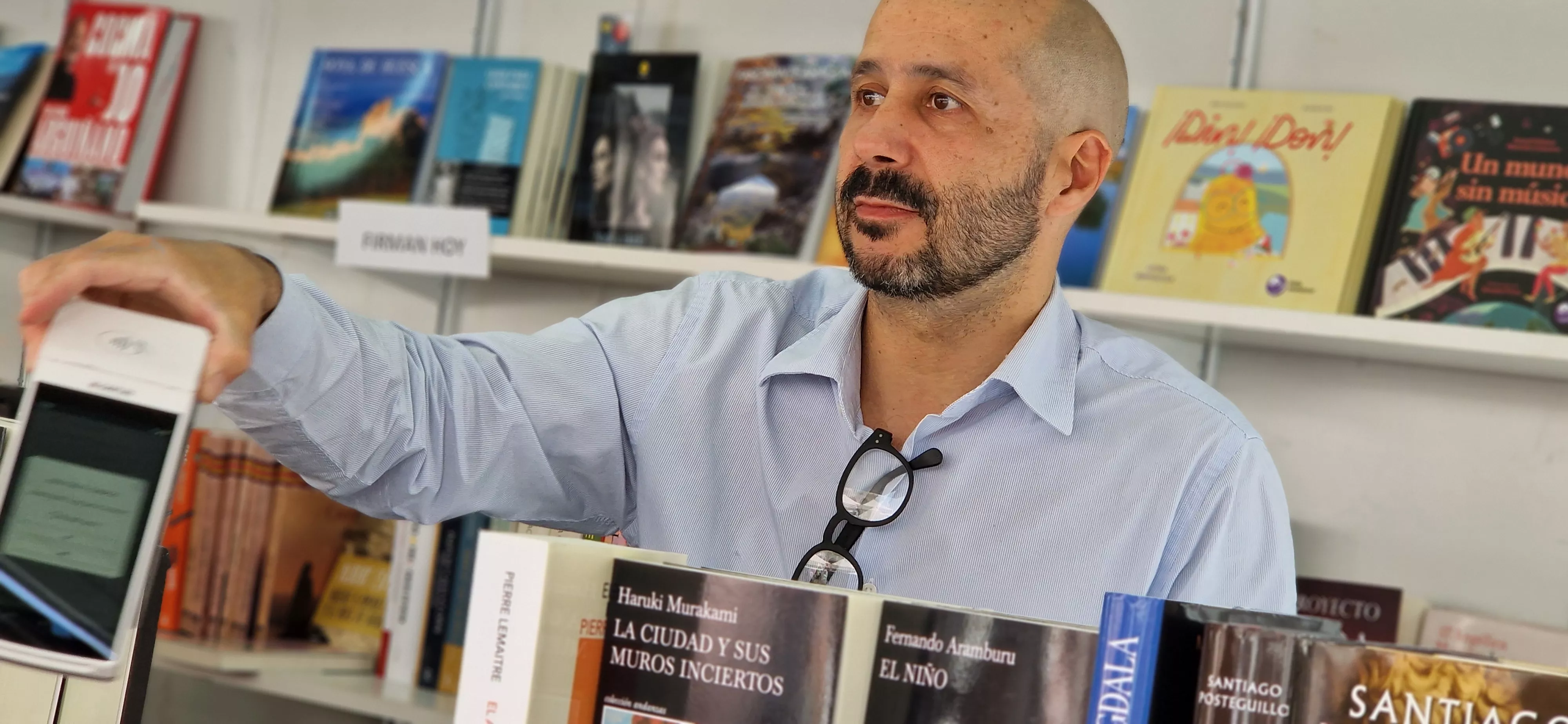 Fernando Arguis, de Santos Ochoa. Feria del Libro de Huesca, jornada del domingo 26 de mayo. Foto Myriam Martínez