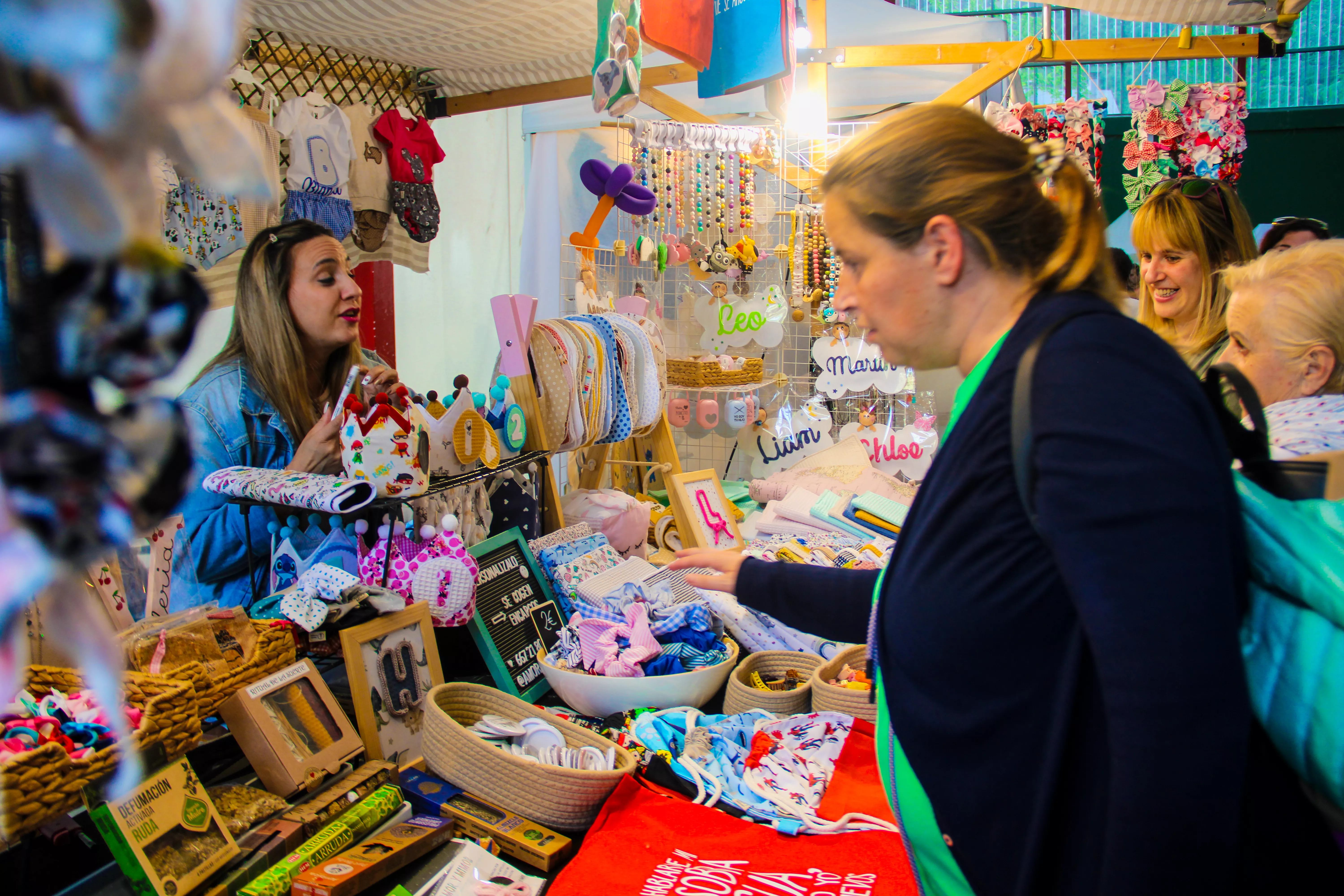 Público en la Feria de la Primavera de Biescas. Foto J. Molino Guisado