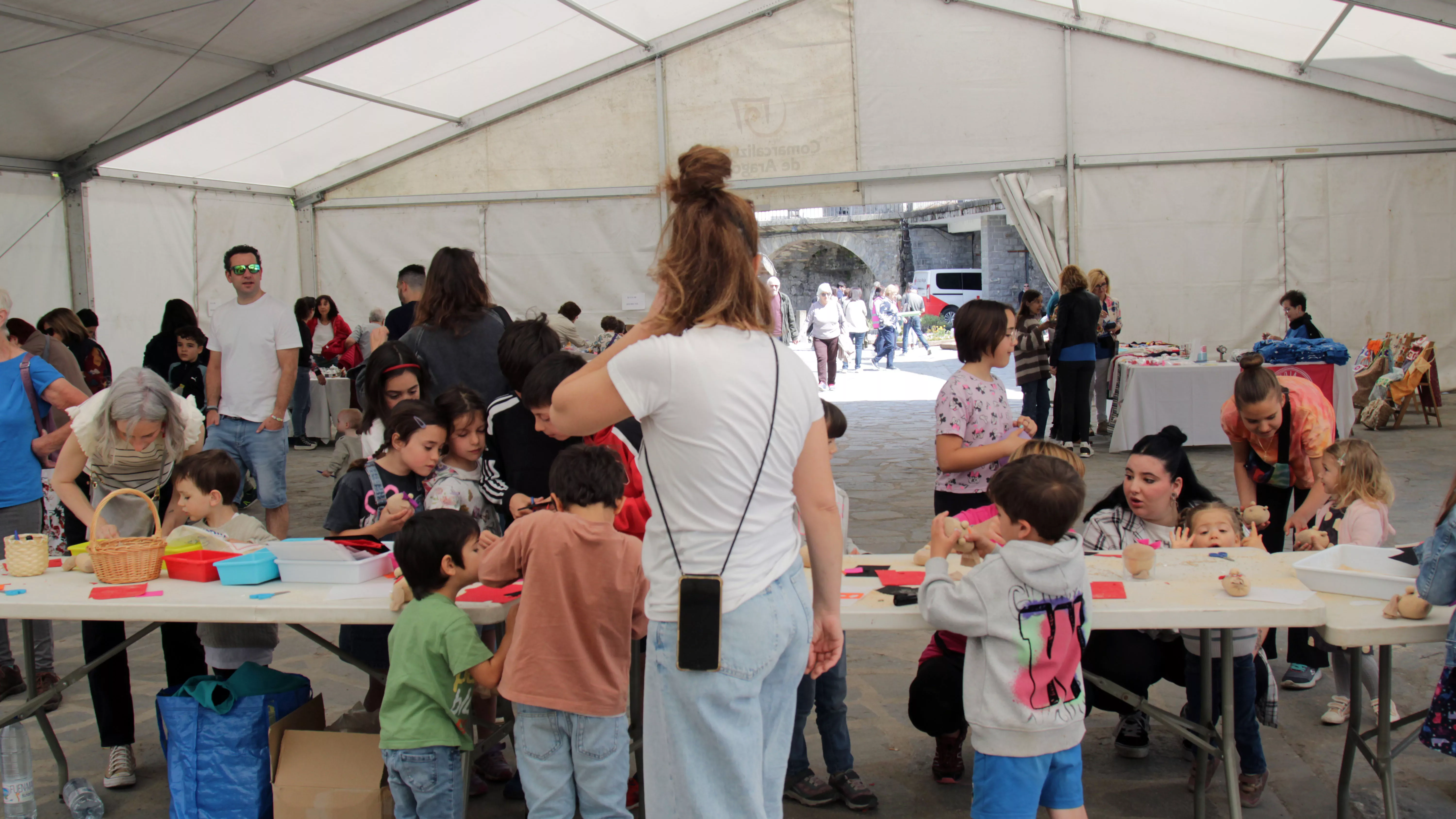 Público en la Feria de la Primavera de Biescas. Foto J. Molino Guisado