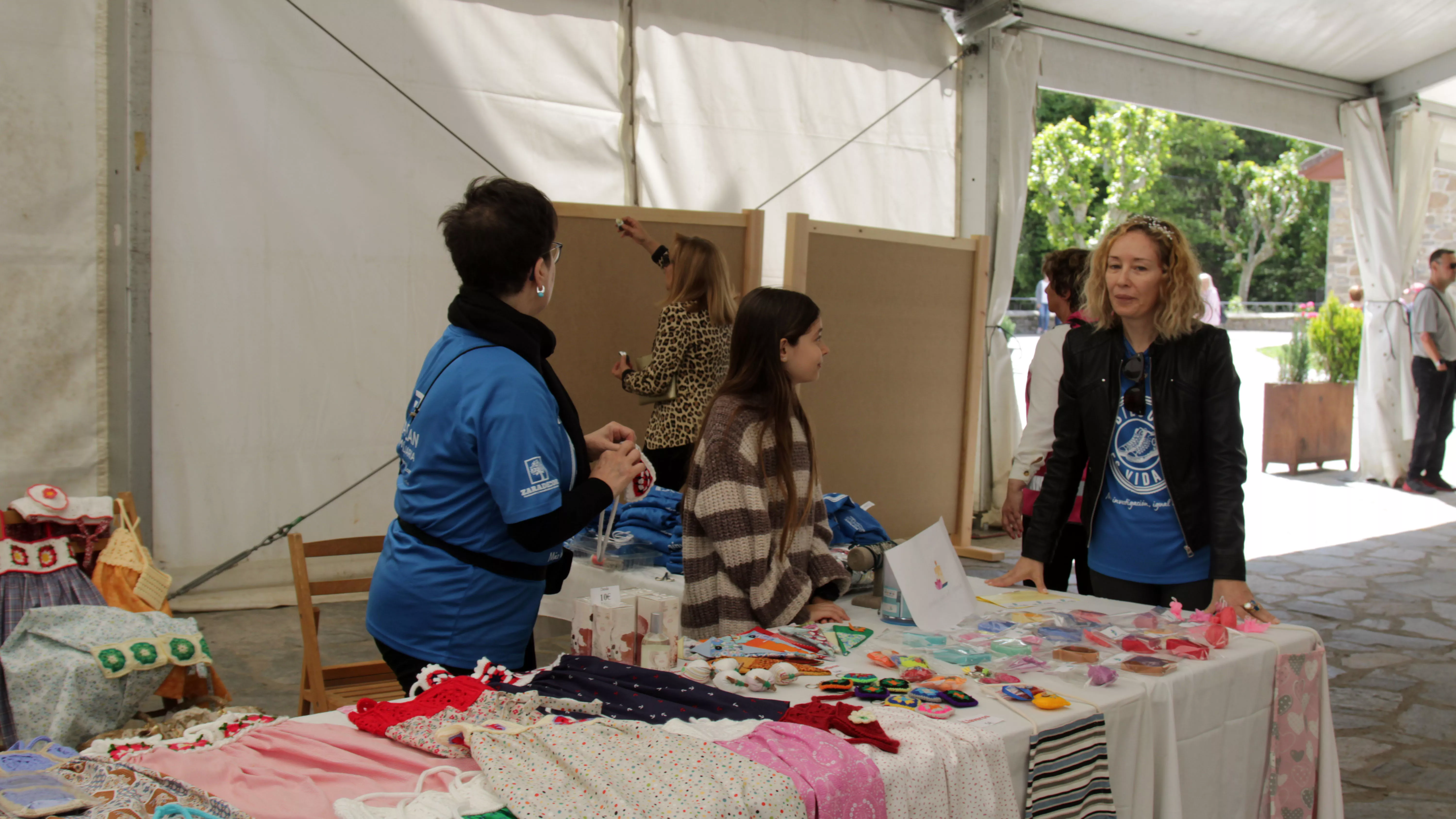 Público en la Feria de la Primavera de Biescas. Foto J. Molino Guisado