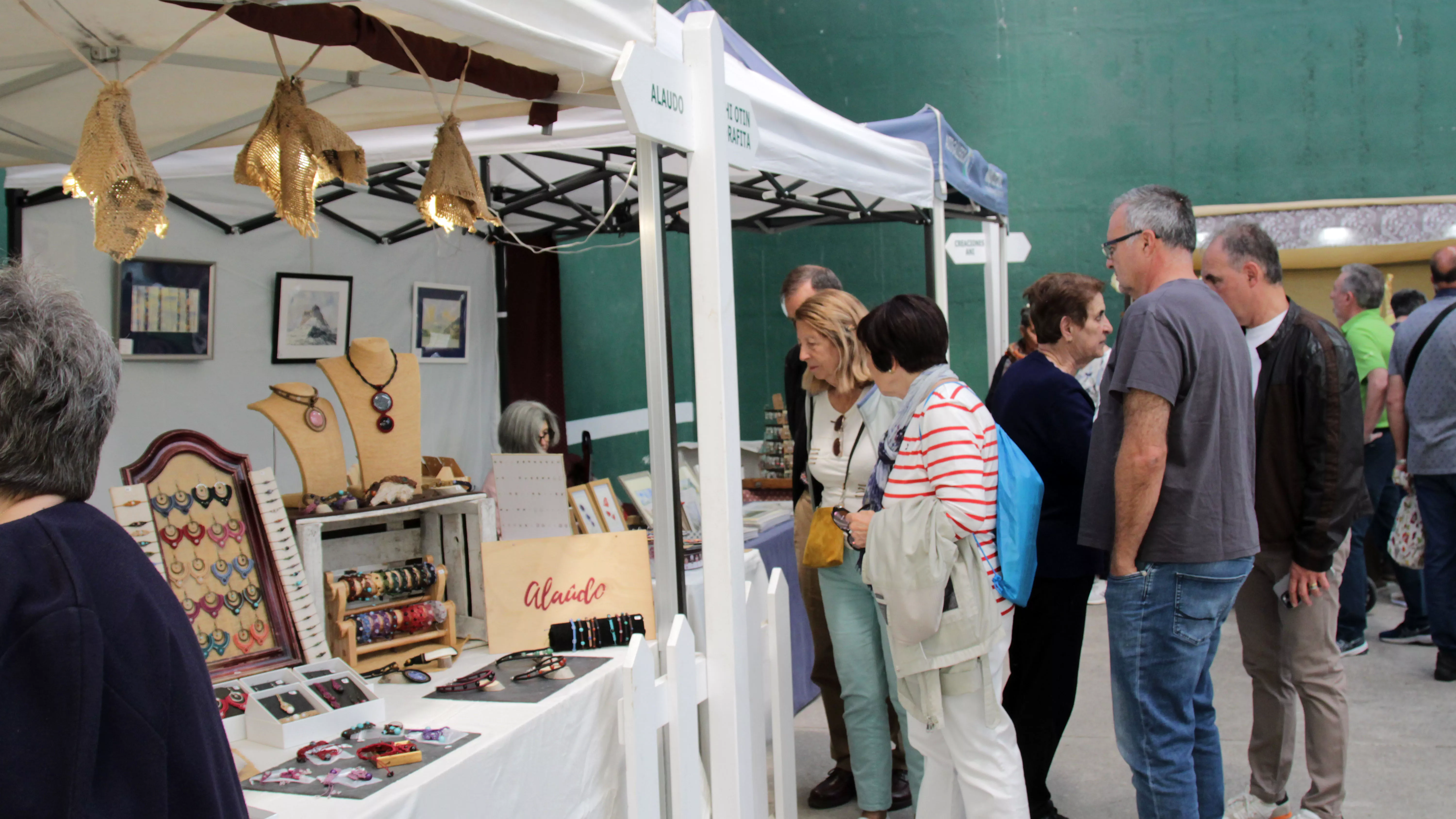 Público en la Feria de la Primavera de Biescas. Foto J. Molino Guisado