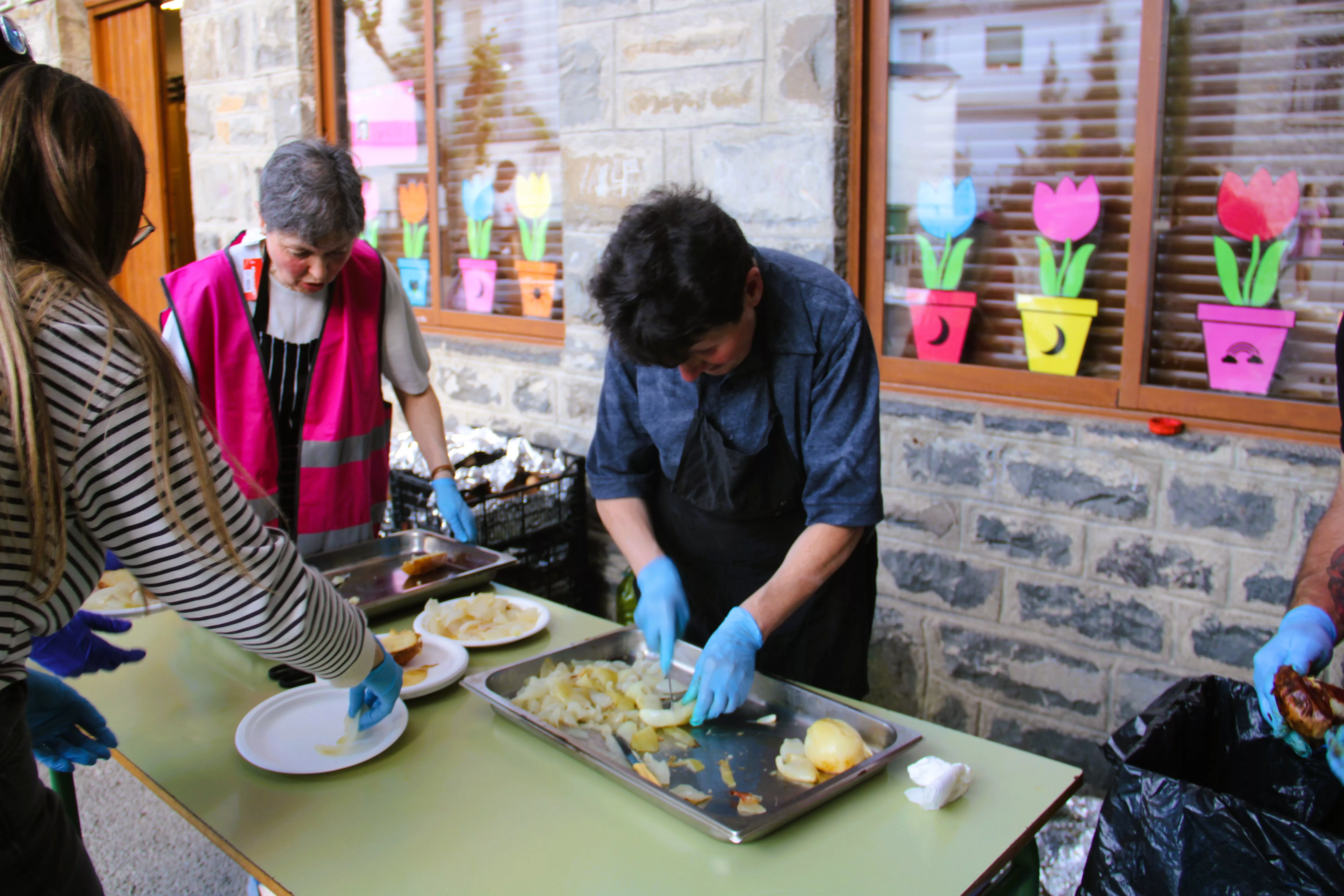 Público en la Feria de la Primavera de Biescas. Foto J. Molino Guisado