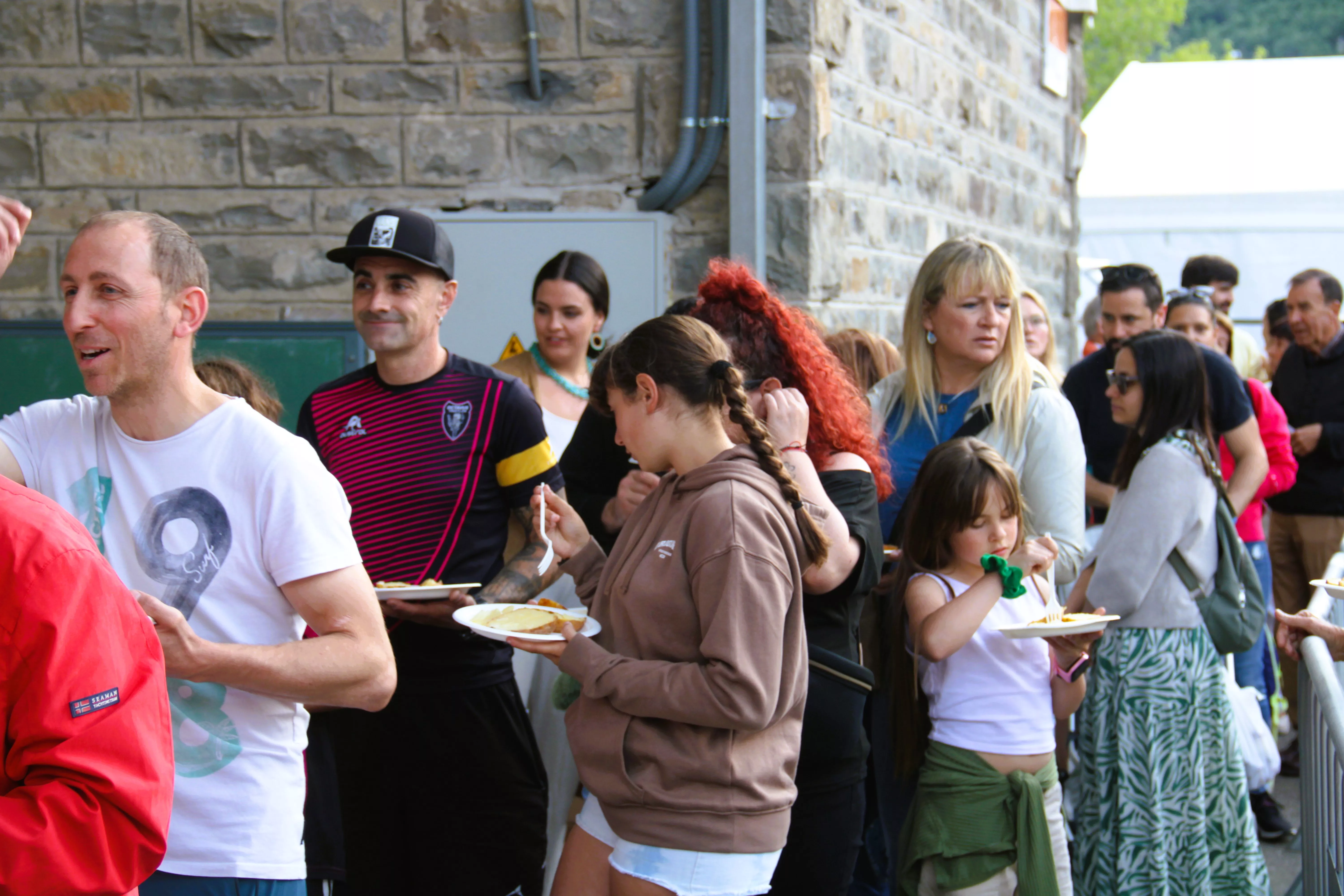 Público en la Feria de la Primavera de Biescas. Foto J. Molino Guisado