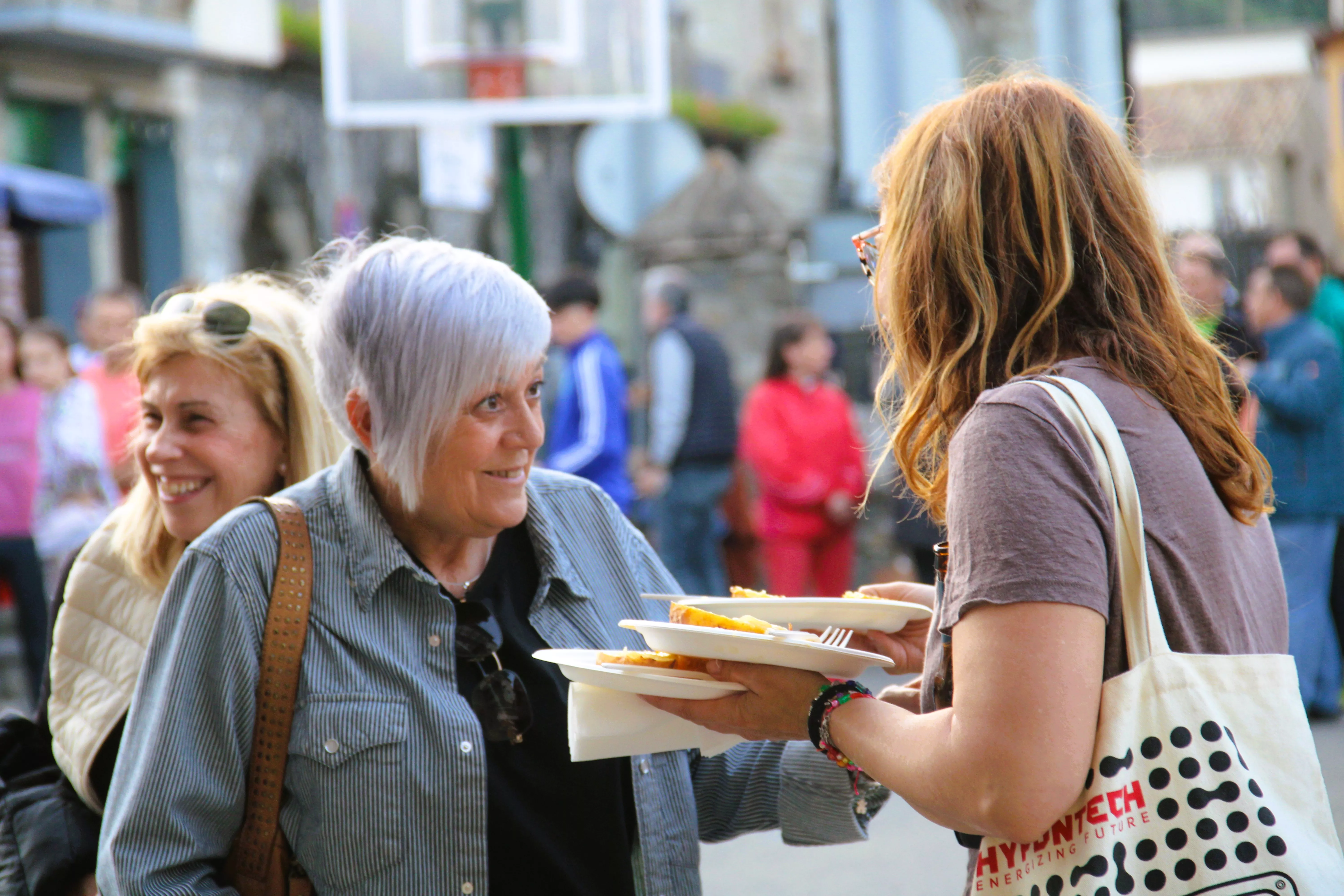 Público en la Feria de la Primavera de Biescas. Foto J. Molino Guisado